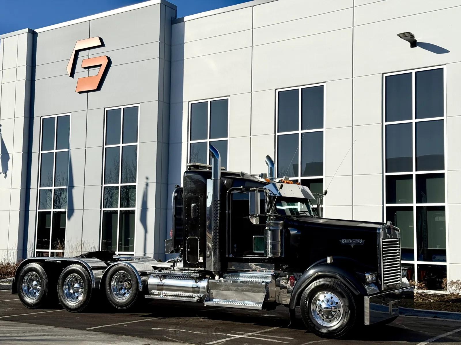 2013 Kenworth W900 in New Lenox, IL — photo 2