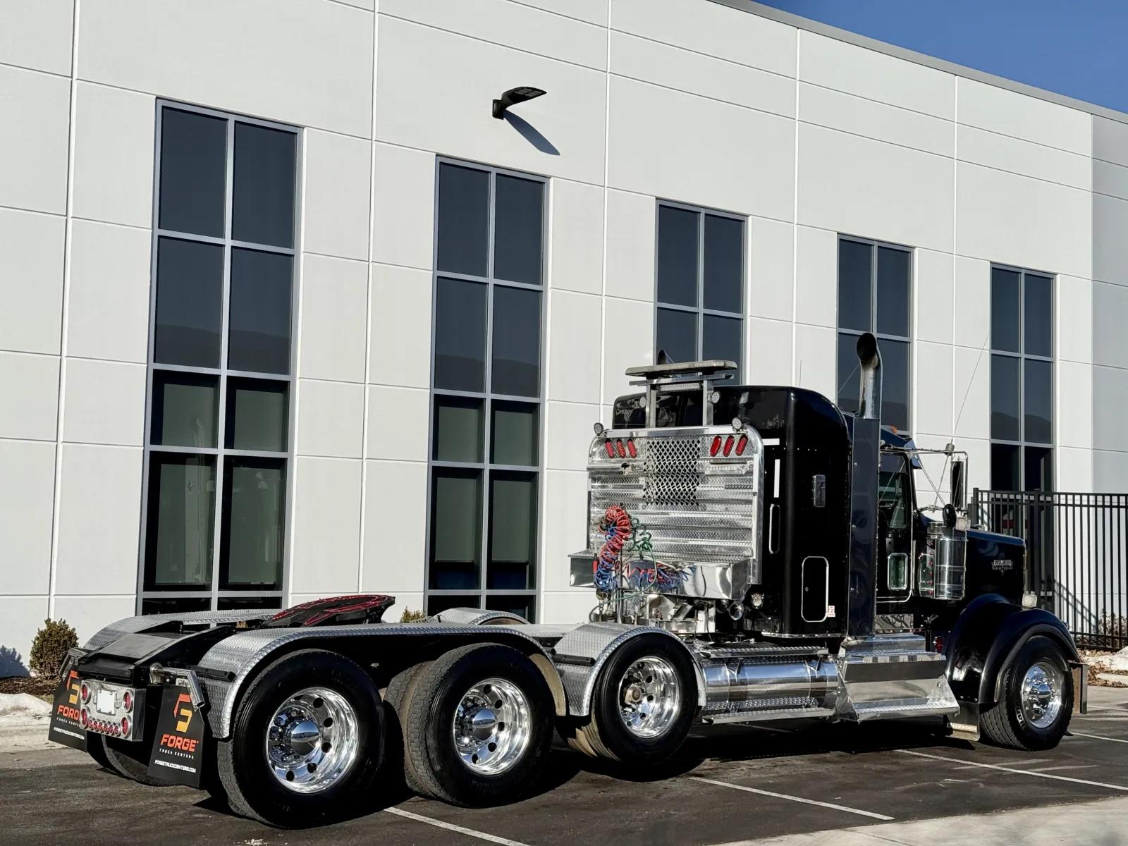 2013 Kenworth W900 in New Lenox, IL — photo 5