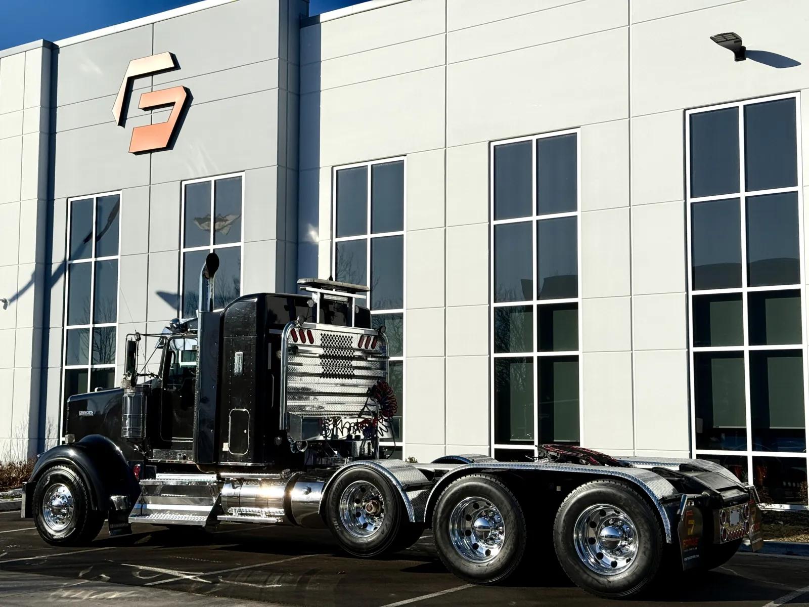2013 Kenworth W900 in New Lenox, IL — photo 6