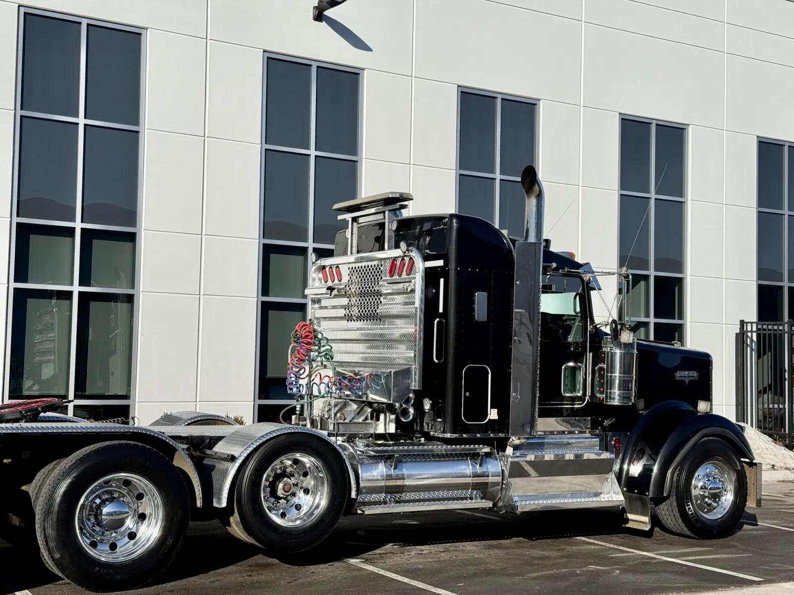 2013 Kenworth W900 in New Lenox, IL — photo 7
