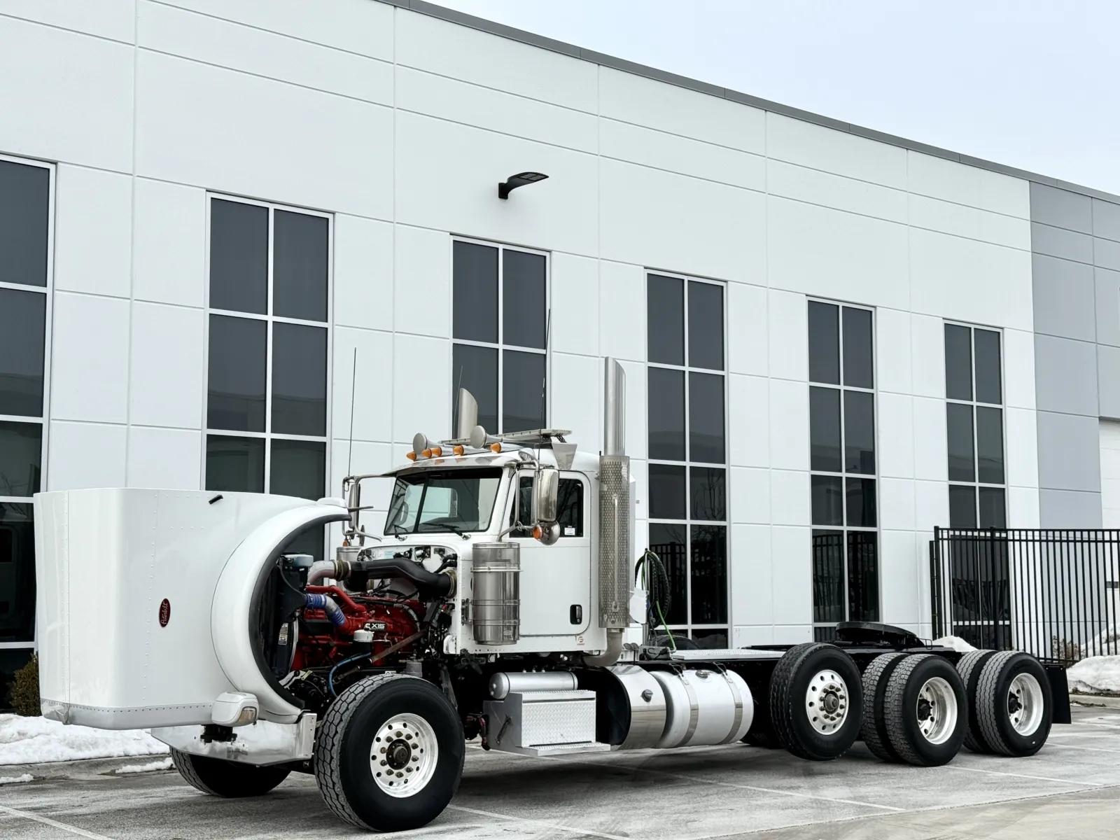 2018 Peterbilt 389 in New Lenox, IL — photo 10