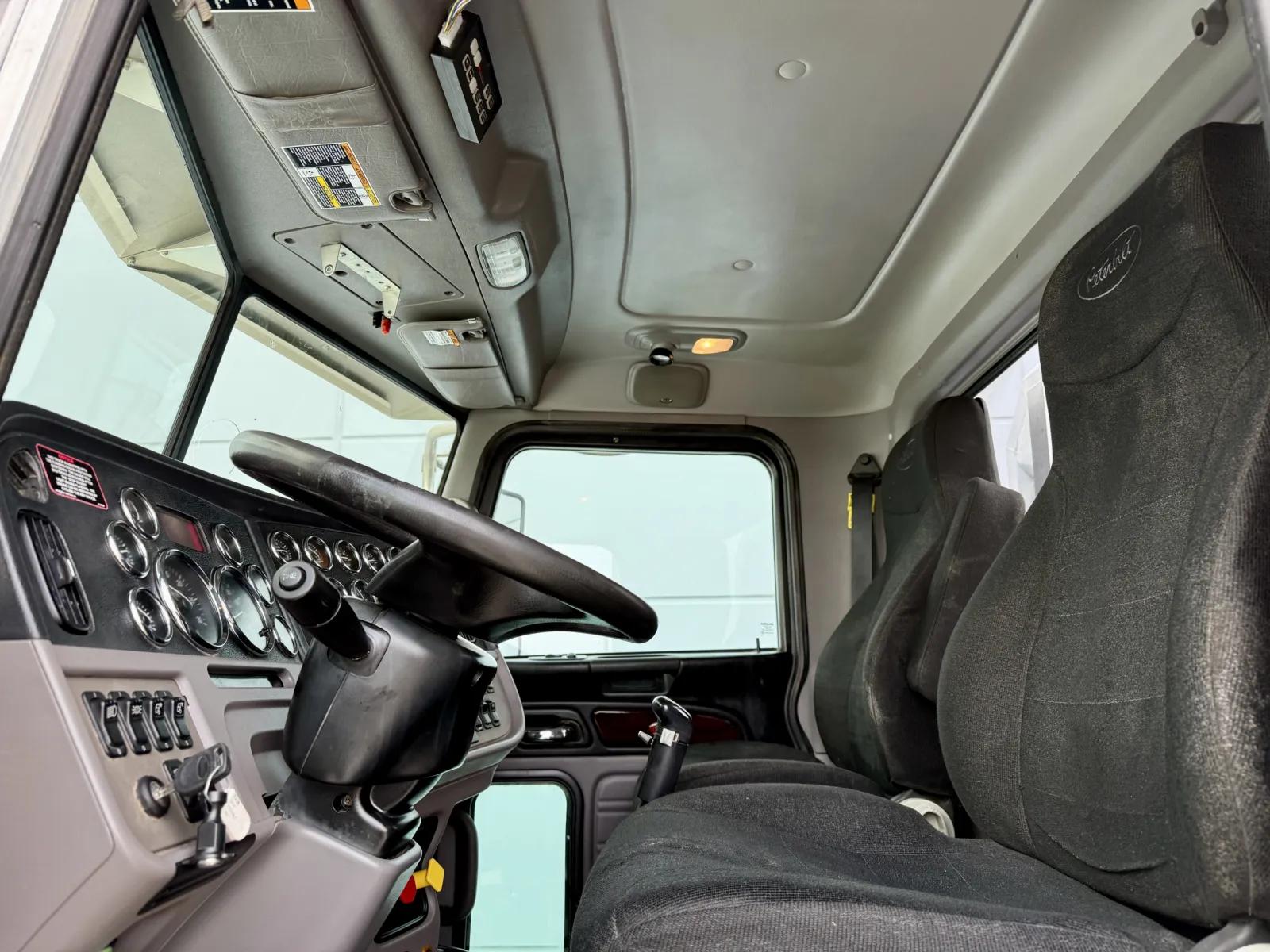 2018 Peterbilt 389 in New Lenox, IL — photo 14