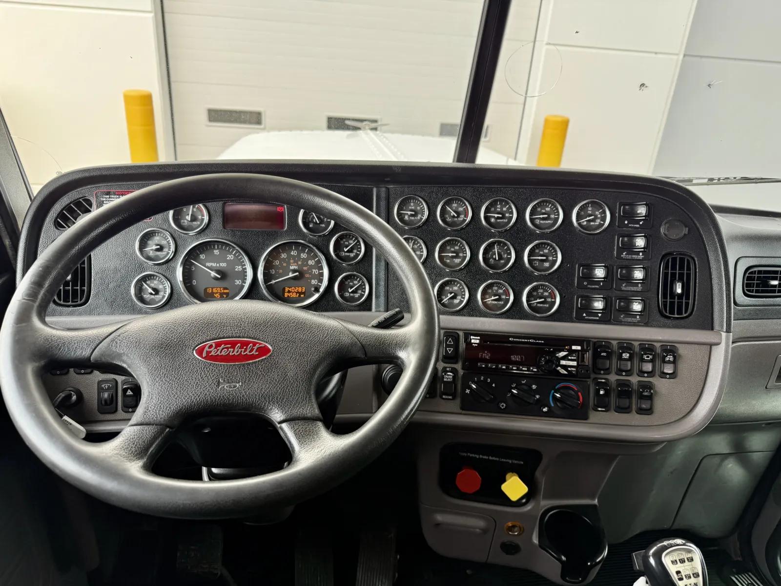 2018 Peterbilt 389 in New Lenox, IL — photo 16