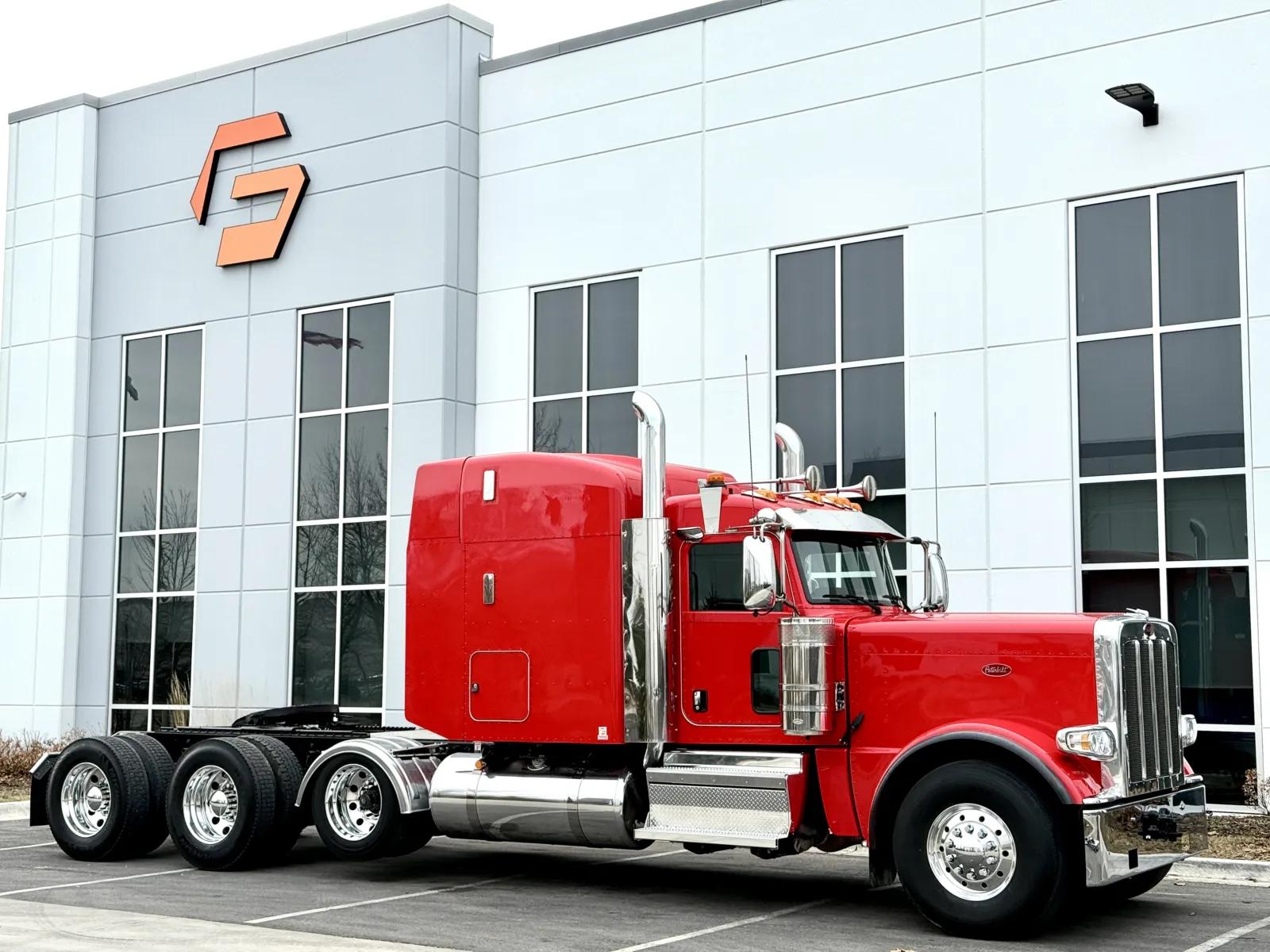 2024 Peterbilt 389 in New Lenox, IL — photo 2