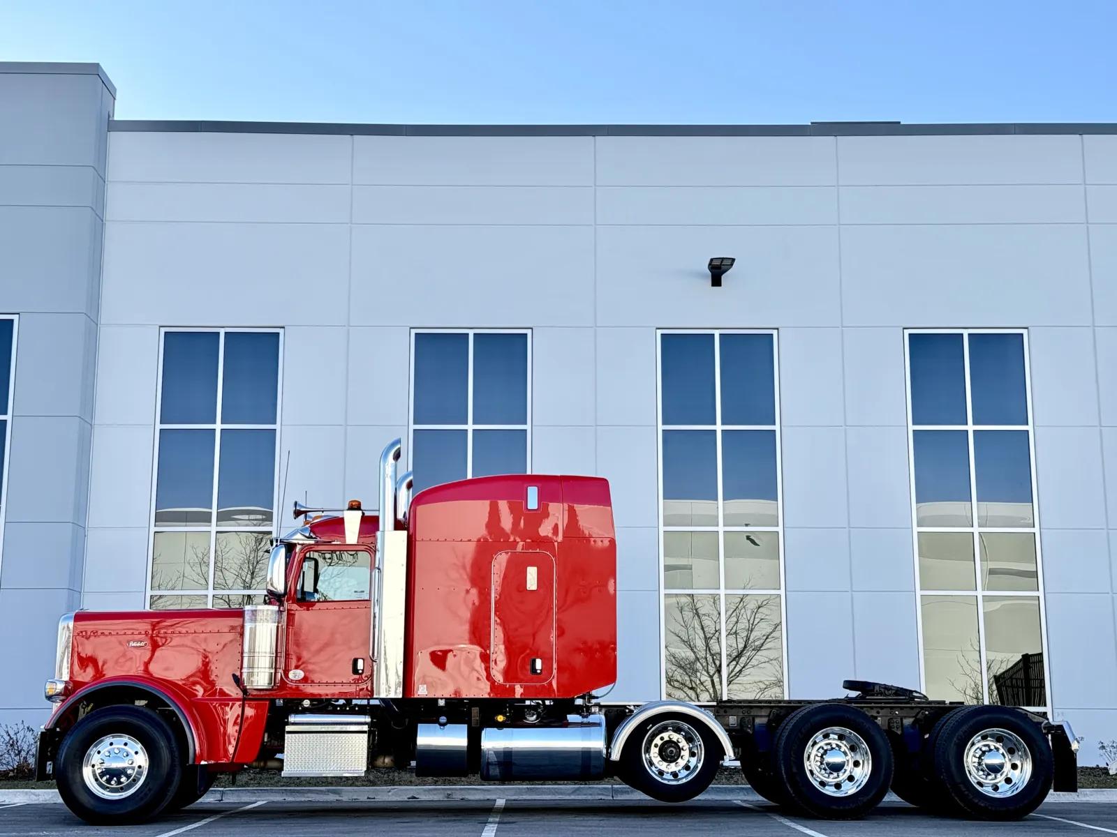2024 Peterbilt 389 in New Lenox, IL — photo 4