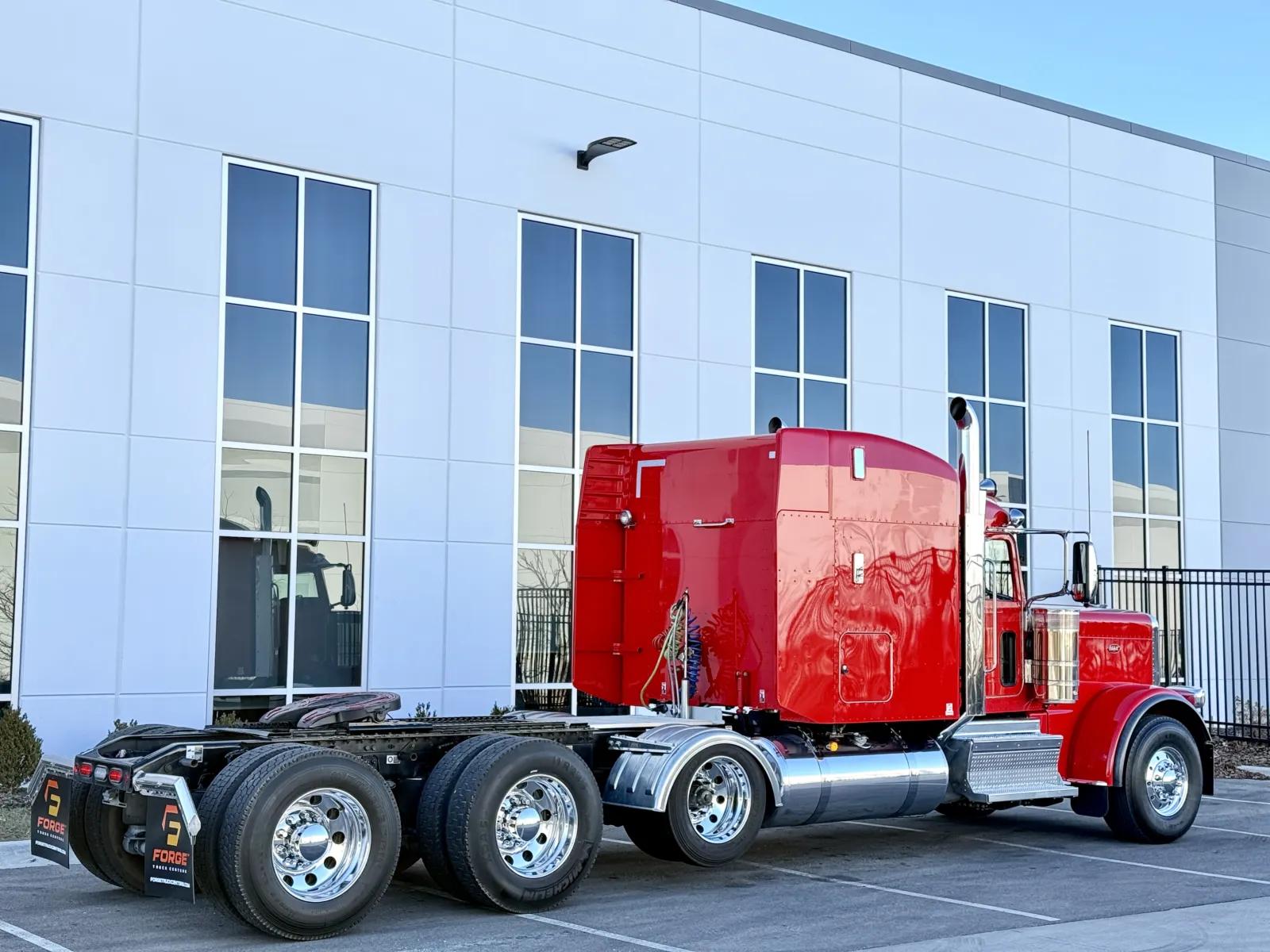 2024 Peterbilt 389 in New Lenox, IL — photo 5