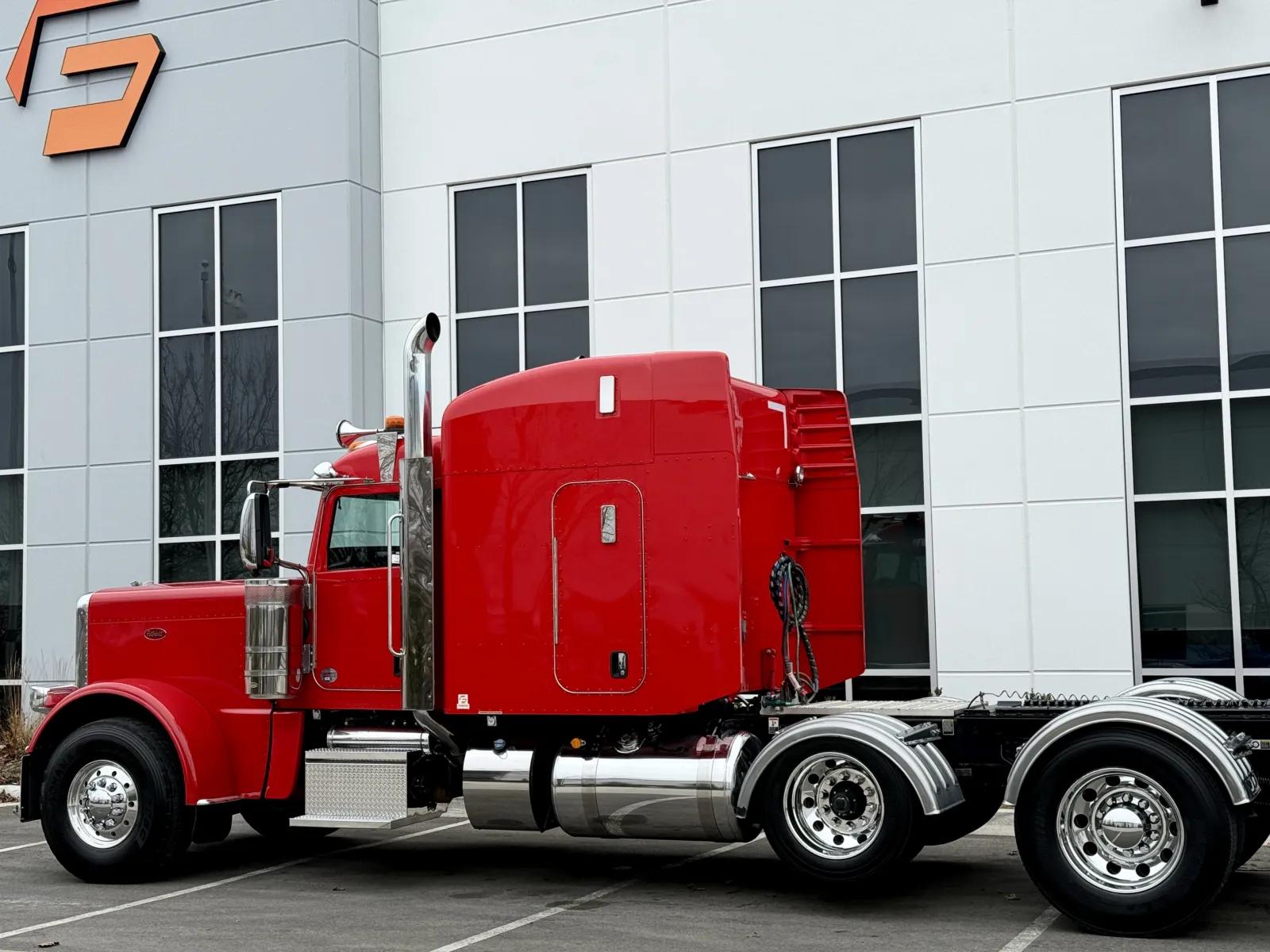 2024 Peterbilt 389 in New Lenox, IL — photo 8