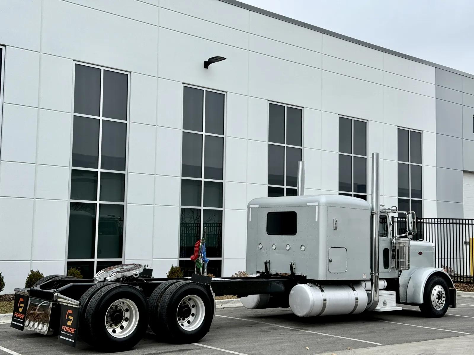 2007 Peterbilt 379 in New Lenox, IL — photo 5