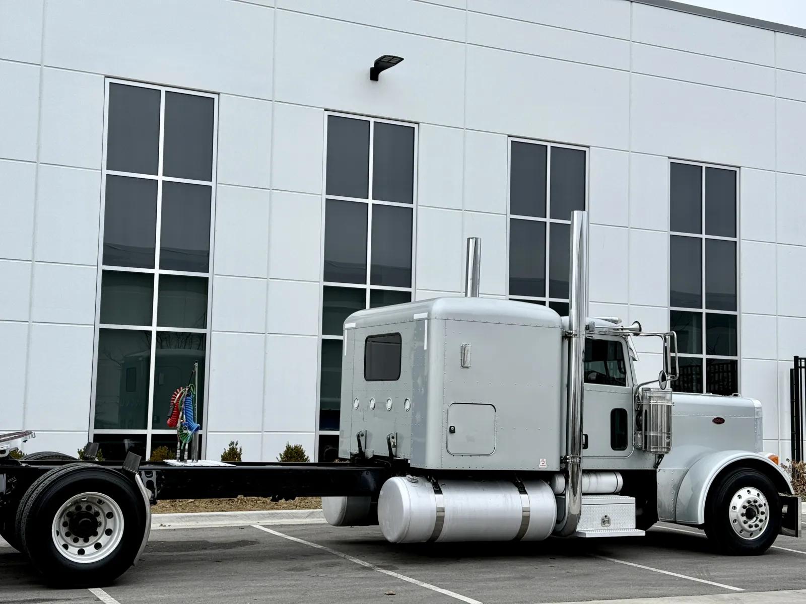 2007 Peterbilt 379 in New Lenox, IL — photo 7