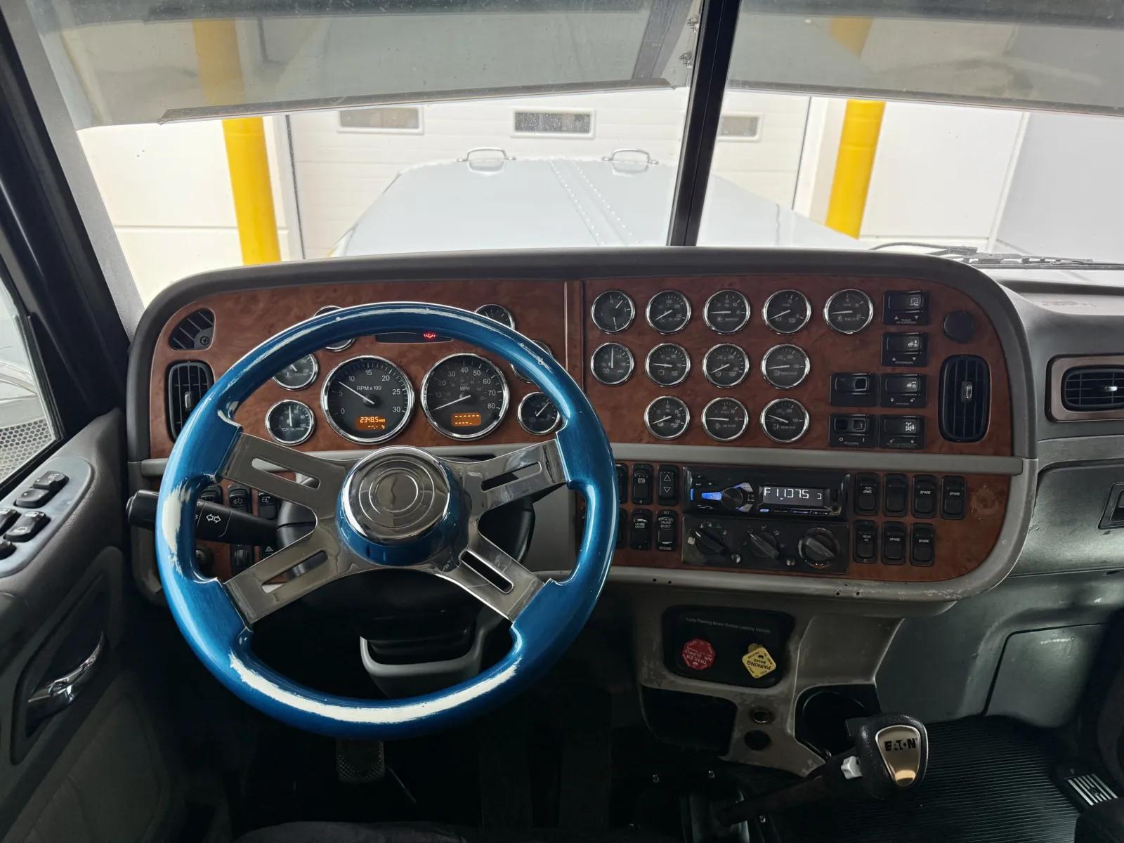 2007 Peterbilt 379 in New Lenox, IL — photo 16