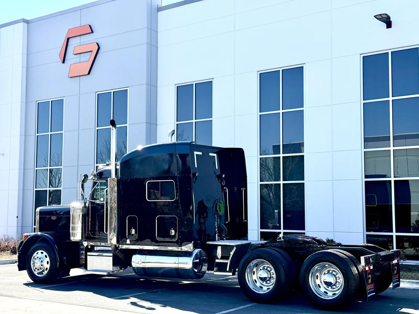 2000 Peterbilt 379 in New Lenox, IL — photo 6