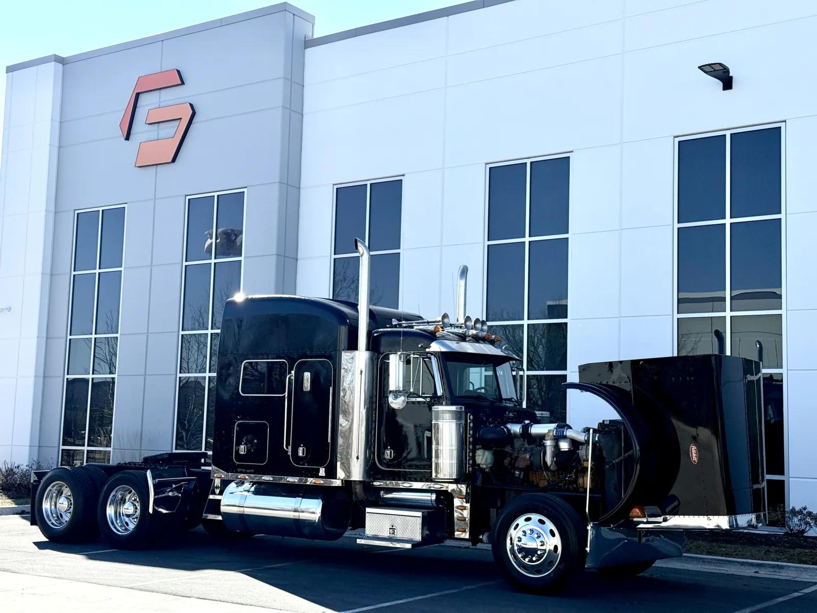 2000 Peterbilt 379 in New Lenox, IL — photo 9