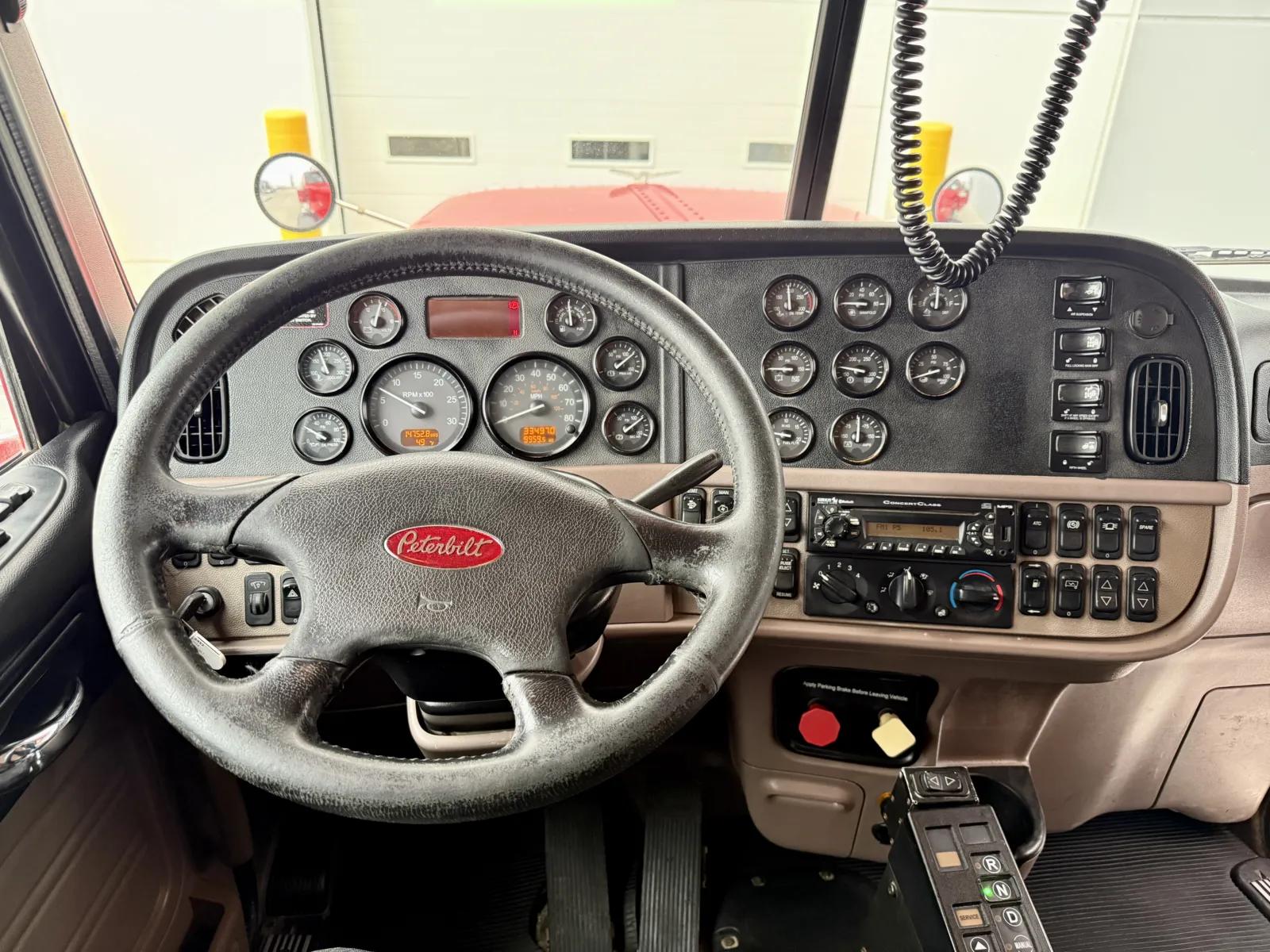 2014 Peterbilt 388 in New Lenox, IL — photo 16