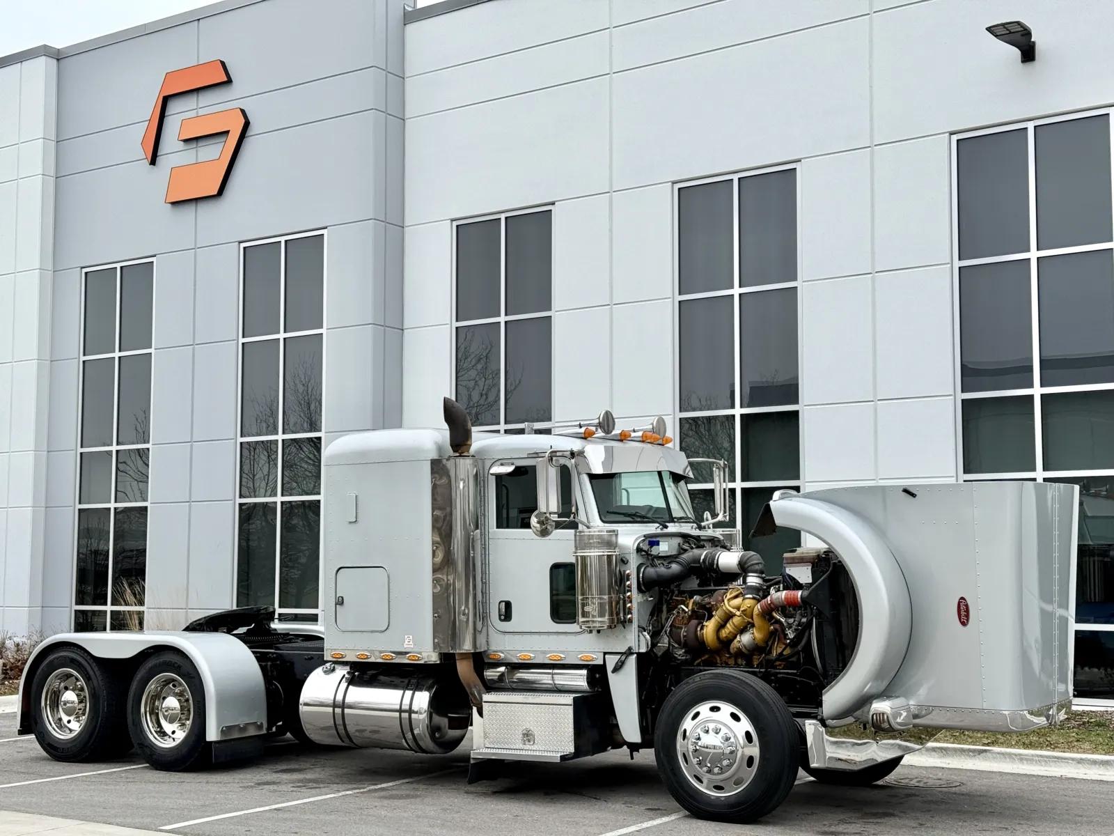 2008 Peterbilt 388 in New Lenox, IL — photo 9