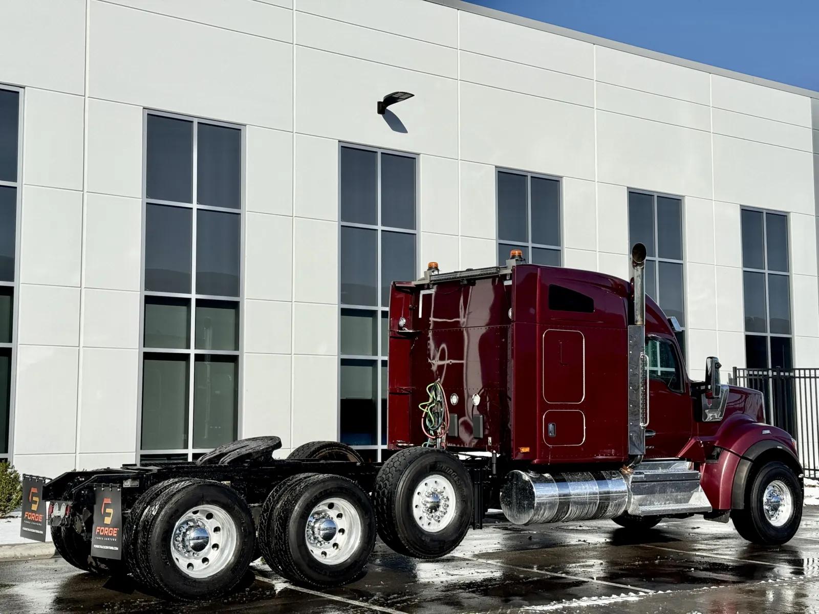 2024 Kenworth W990 in New Lenox, IL — photo 5