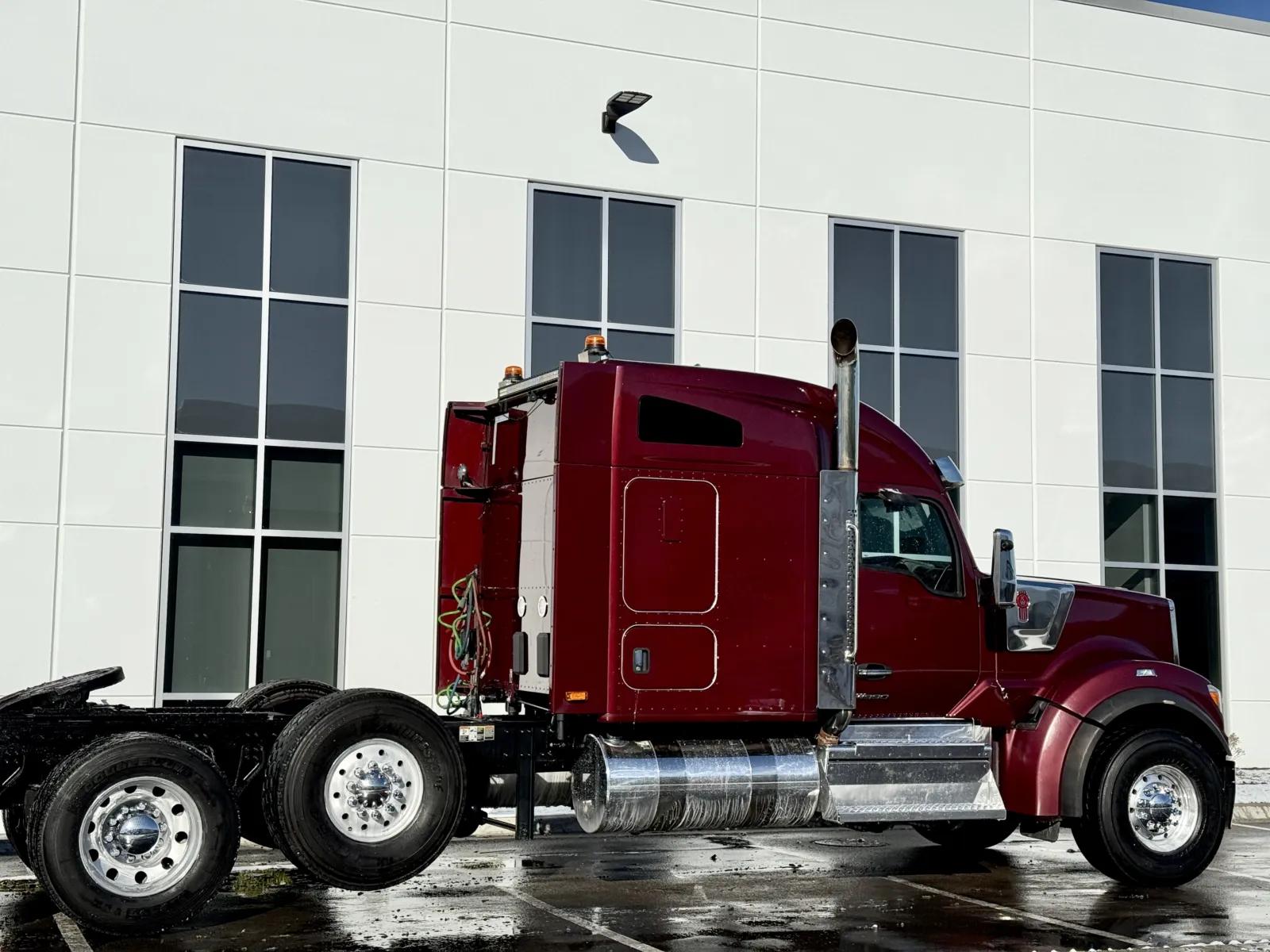 2024 Kenworth W990 in New Lenox, IL — photo 7