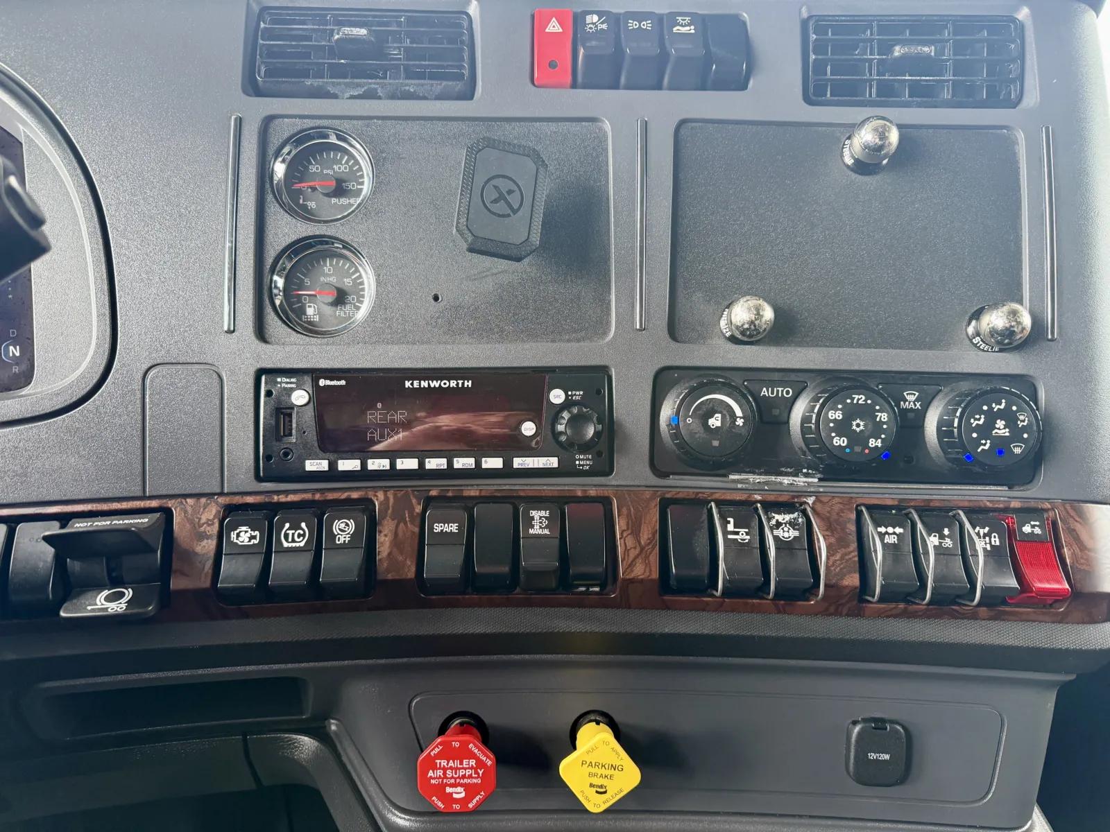 2024 Kenworth W990 in New Lenox, IL — photo 18