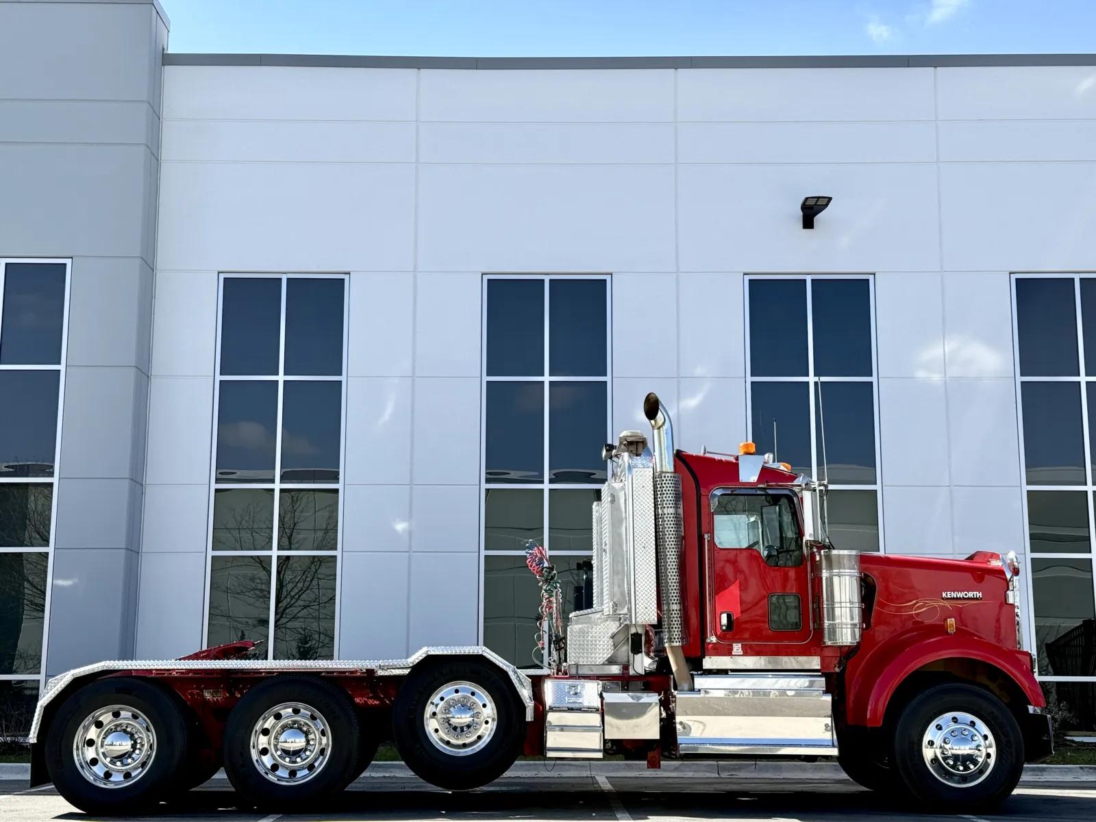 2016 Kenworth W900 in New Lenox, IL — photo 3