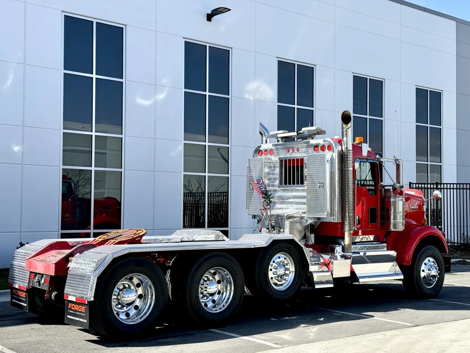 2016 Kenworth W900 in New Lenox, IL — photo 5