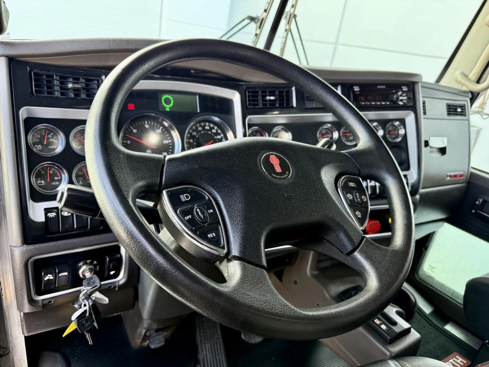 2016 Kenworth W900 in New Lenox, IL — photo 15