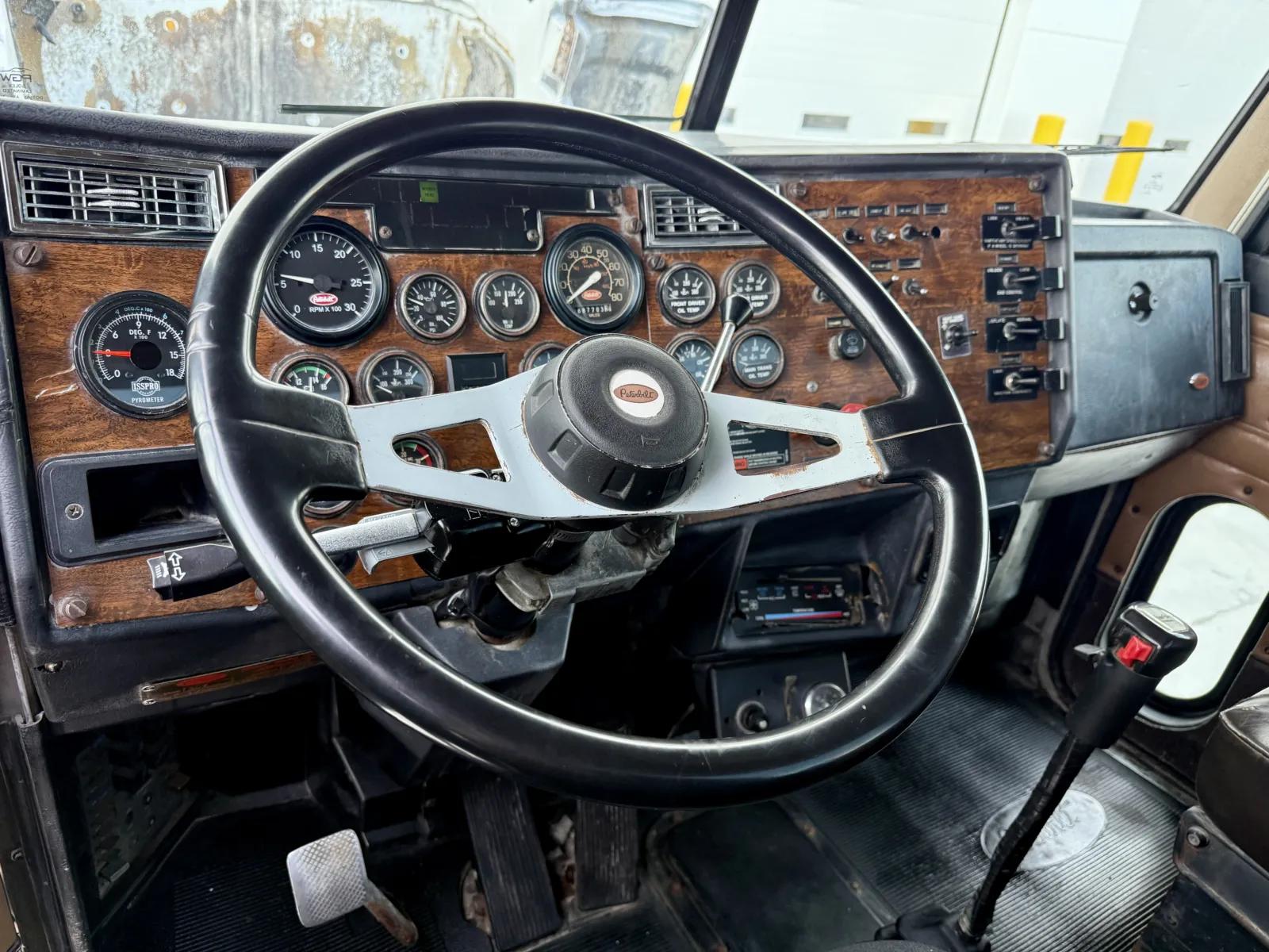 1994 Peterbilt in New Lenox, IL — photo 15