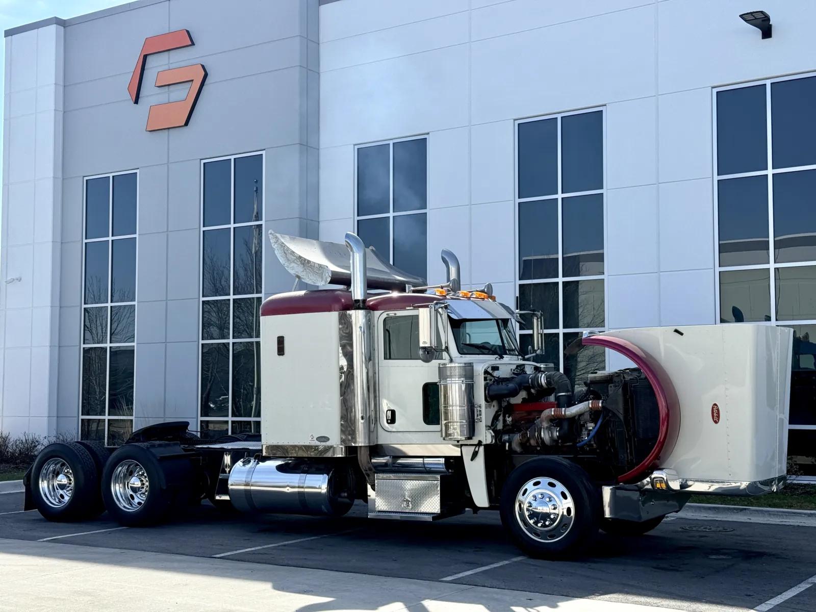 2008 Peterbilt 388 in New Lenox, IL — photo 9