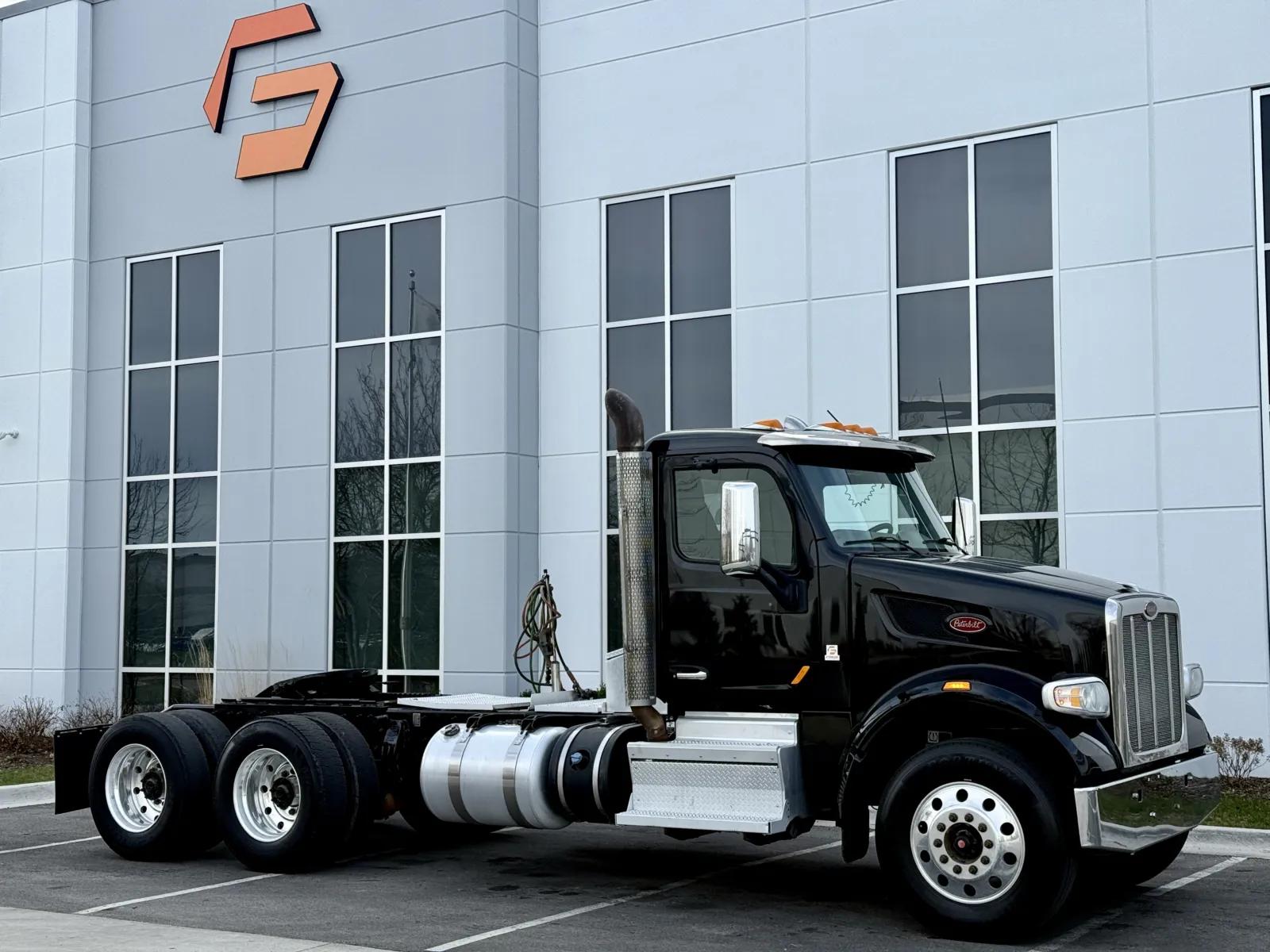 2020 Peterbilt 567 in New Lenox, IL — photo 2