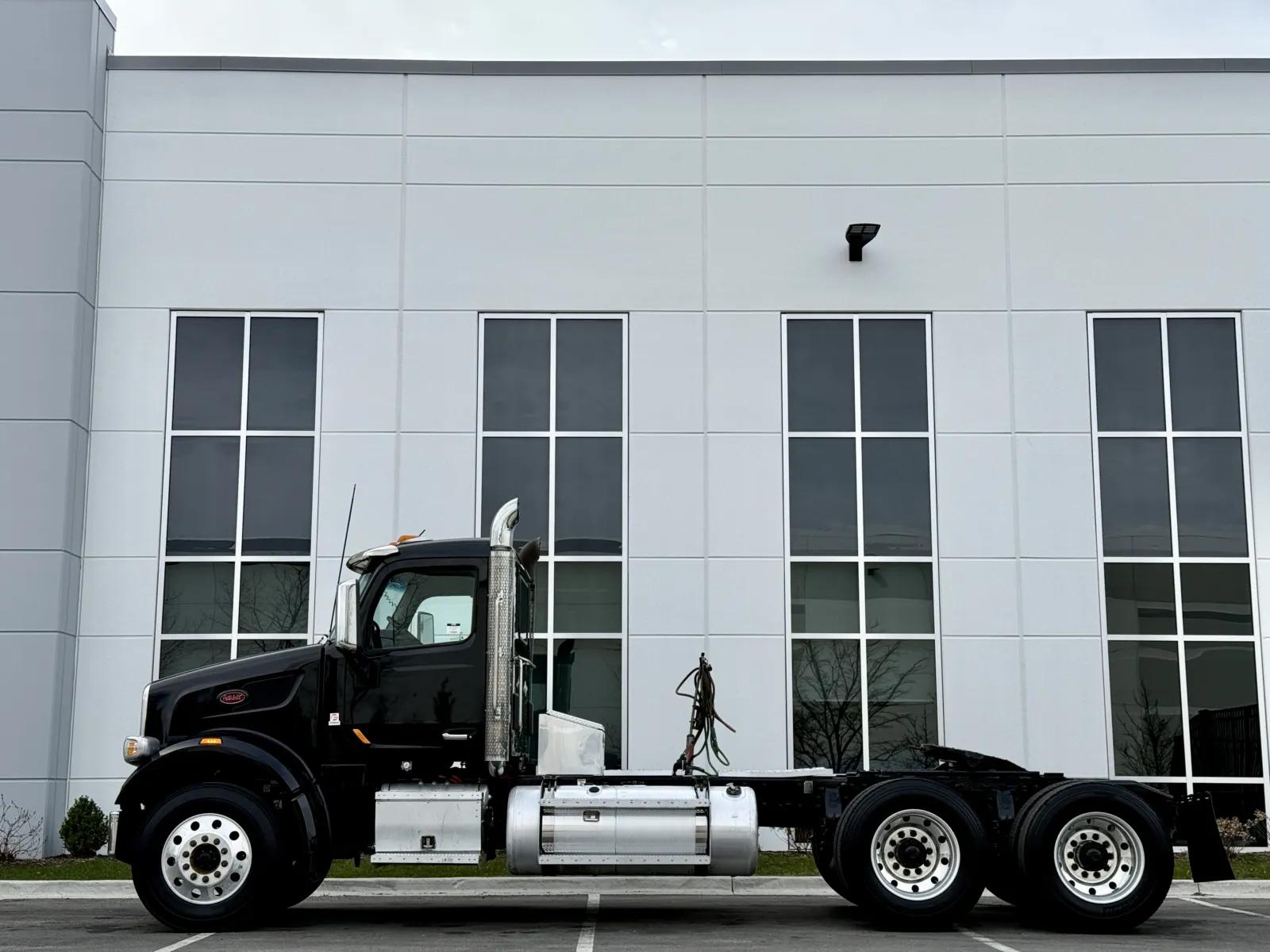 2020 Peterbilt 567 in New Lenox, IL — photo 4