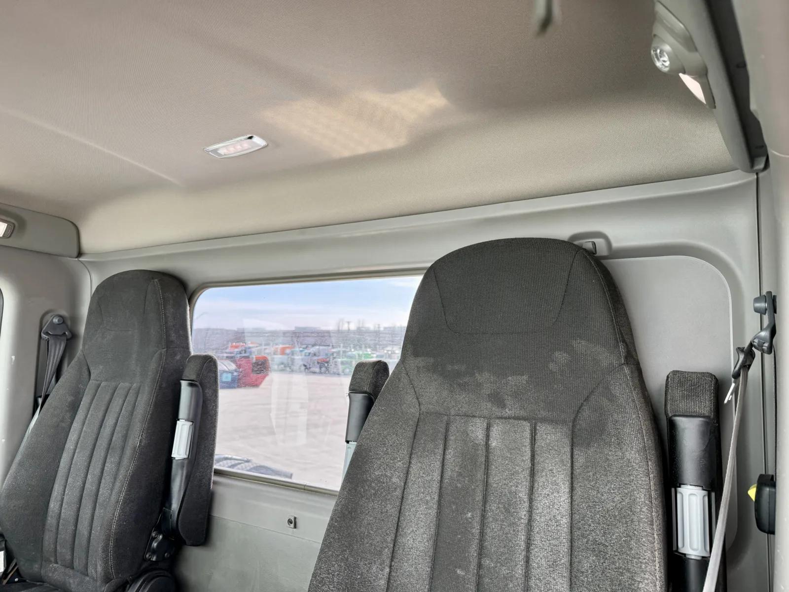 2020 Peterbilt 567 in New Lenox, IL — photo 20