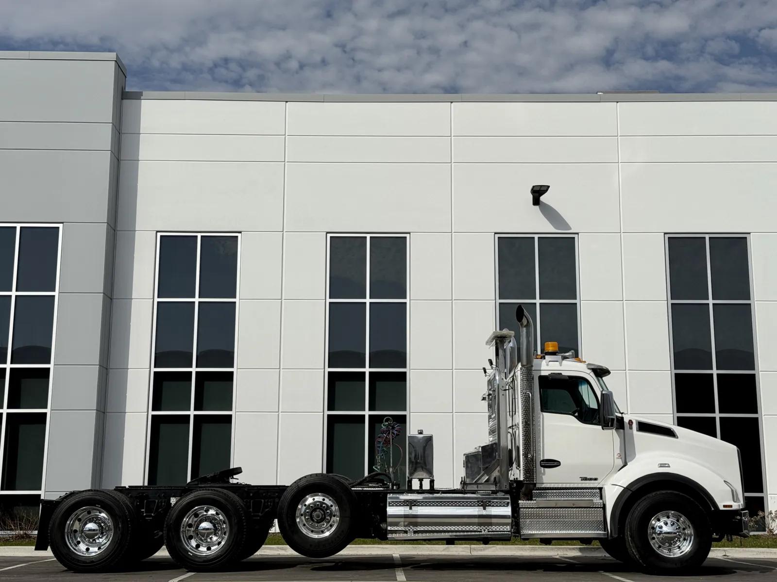 2019 Kenworth T880 in New Lenox, IL — photo 3