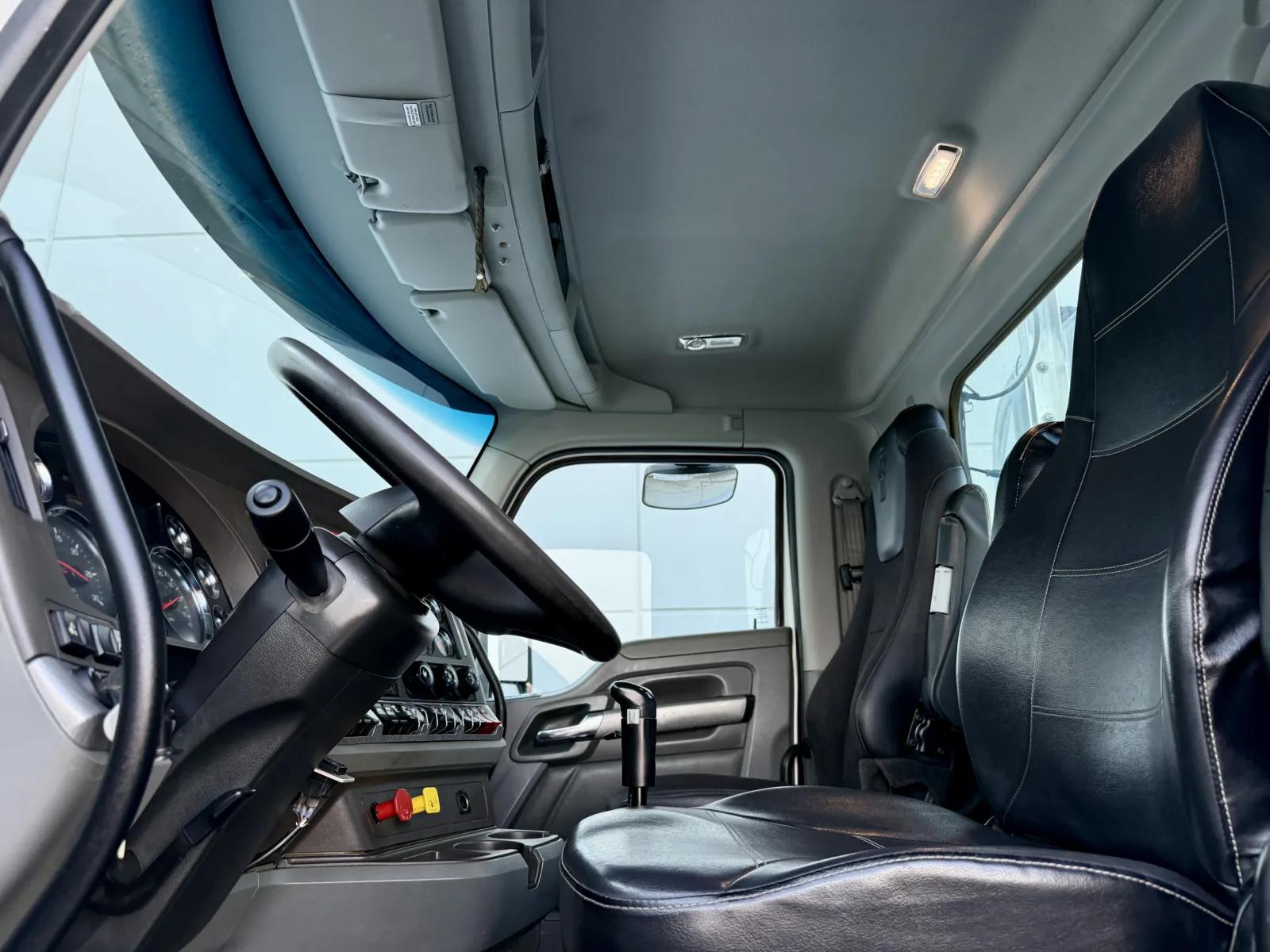 2019 Kenworth T880 in New Lenox, IL — photo 14