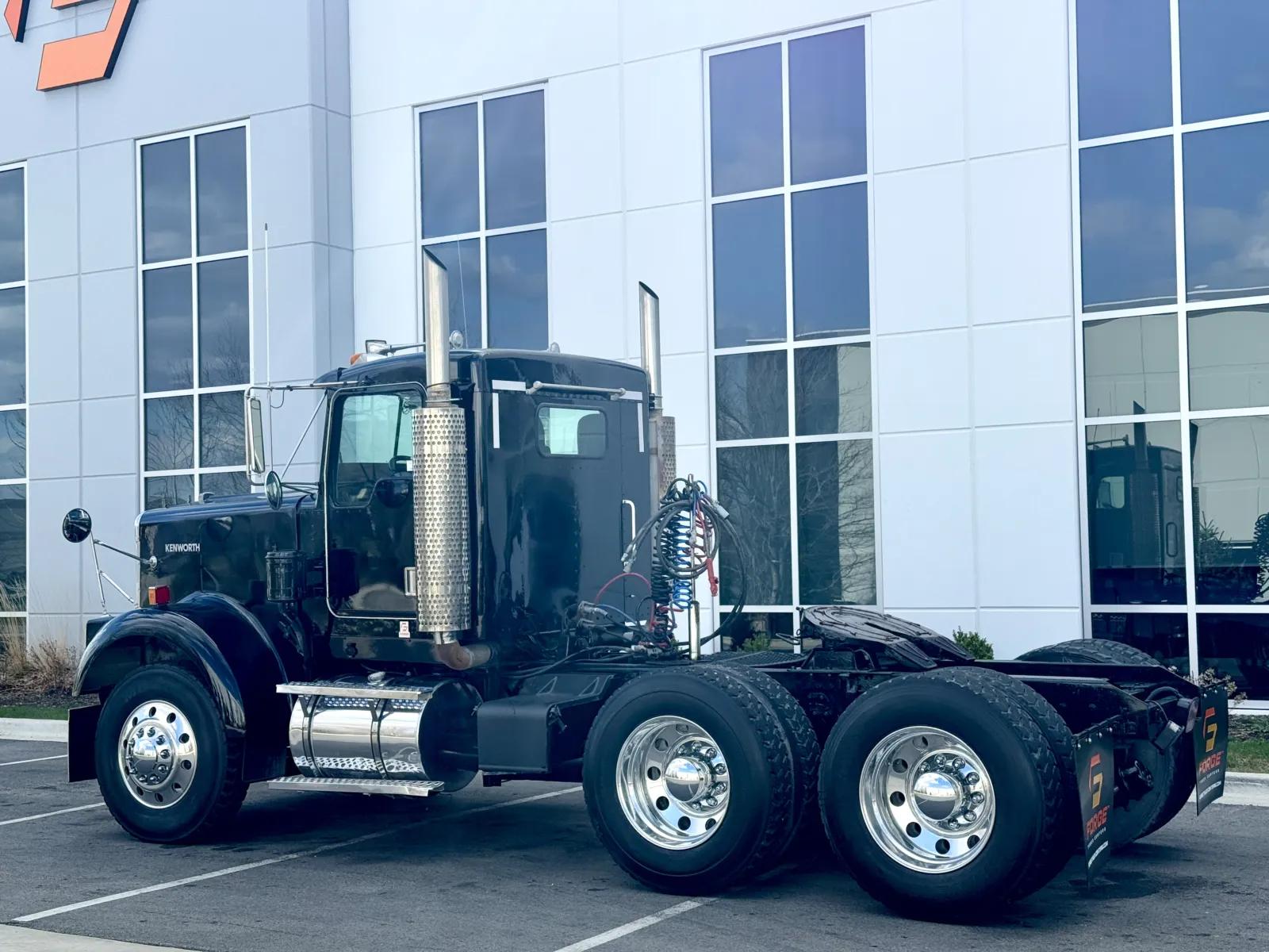 1999 Kenworth W900 in New Lenox, IL — photo 6