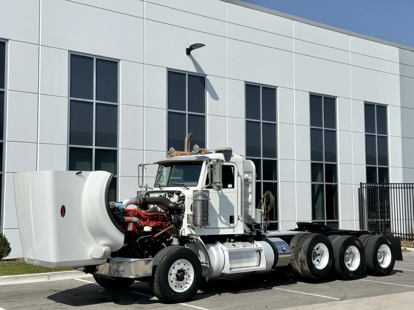 2015 Peterbilt 367 in New Lenox, IL — photo 10
