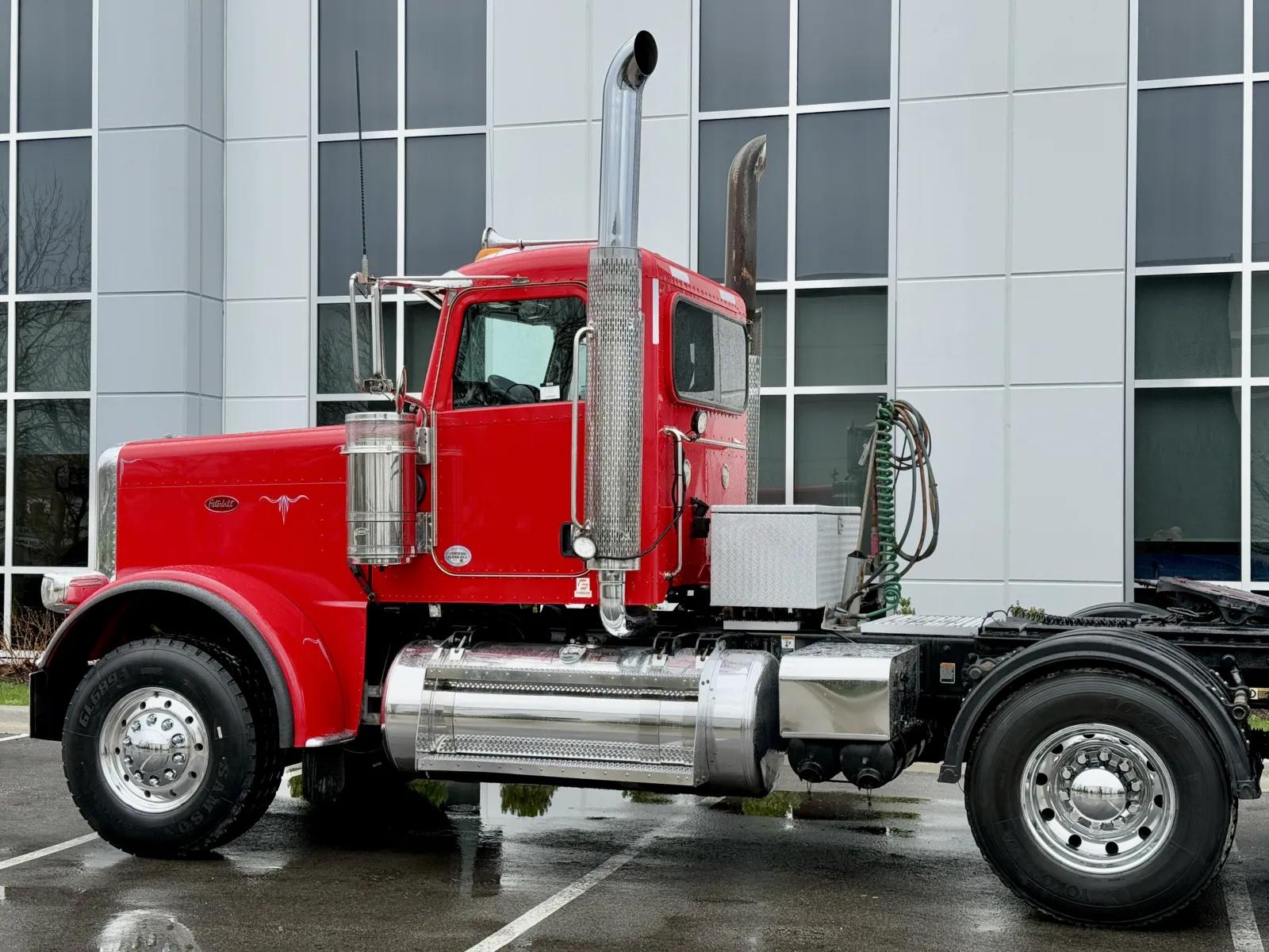 2021 Peterbilt 389 in New Lenox, IL — photo 8