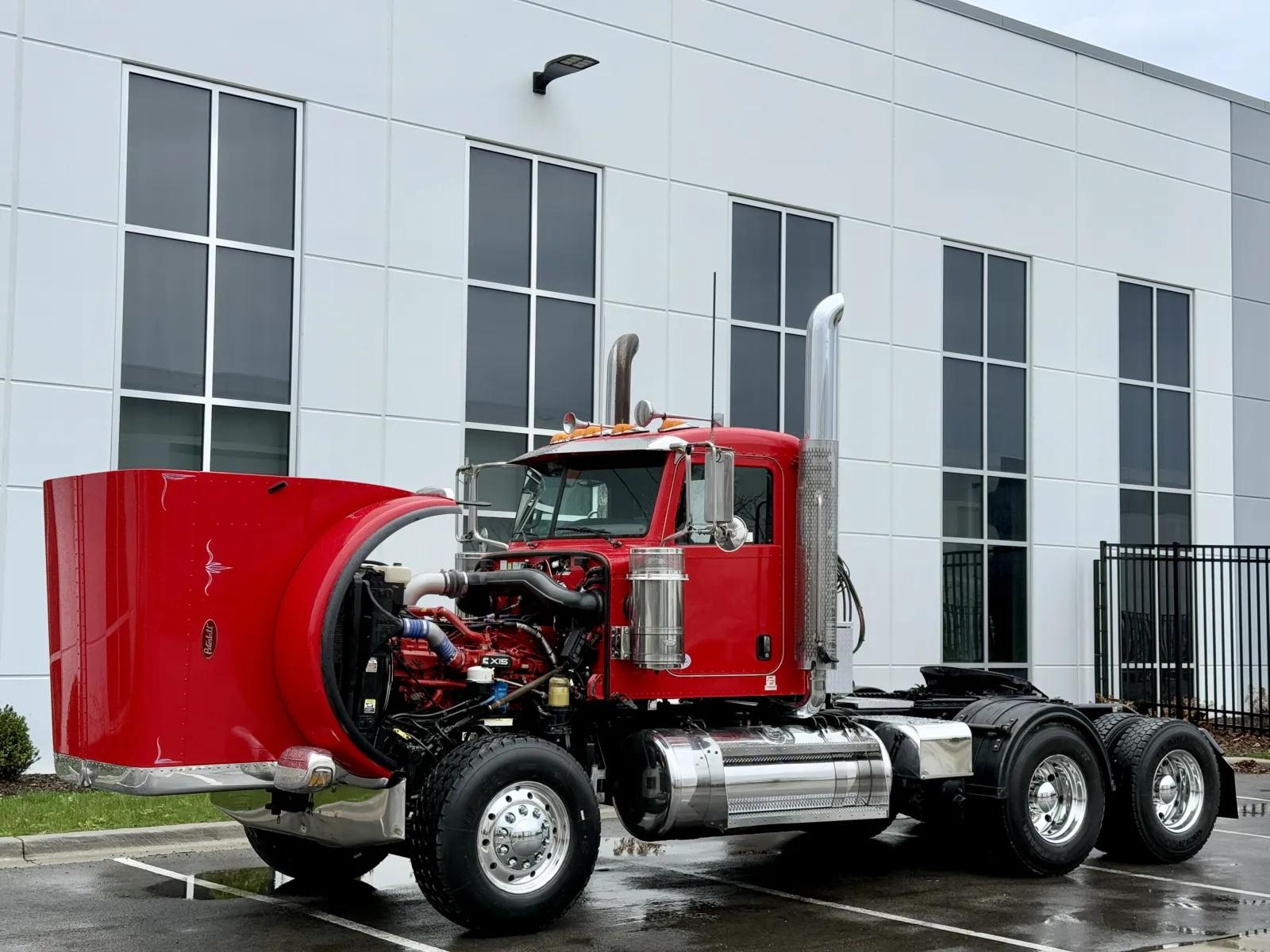 2021 Peterbilt 389 in New Lenox, IL — photo 10