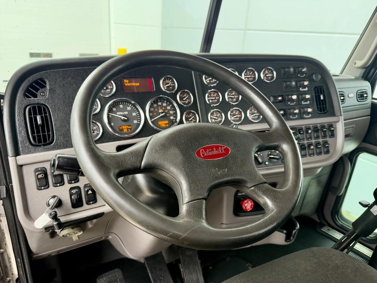2021 Peterbilt 389 in New Lenox, IL — photo 15
