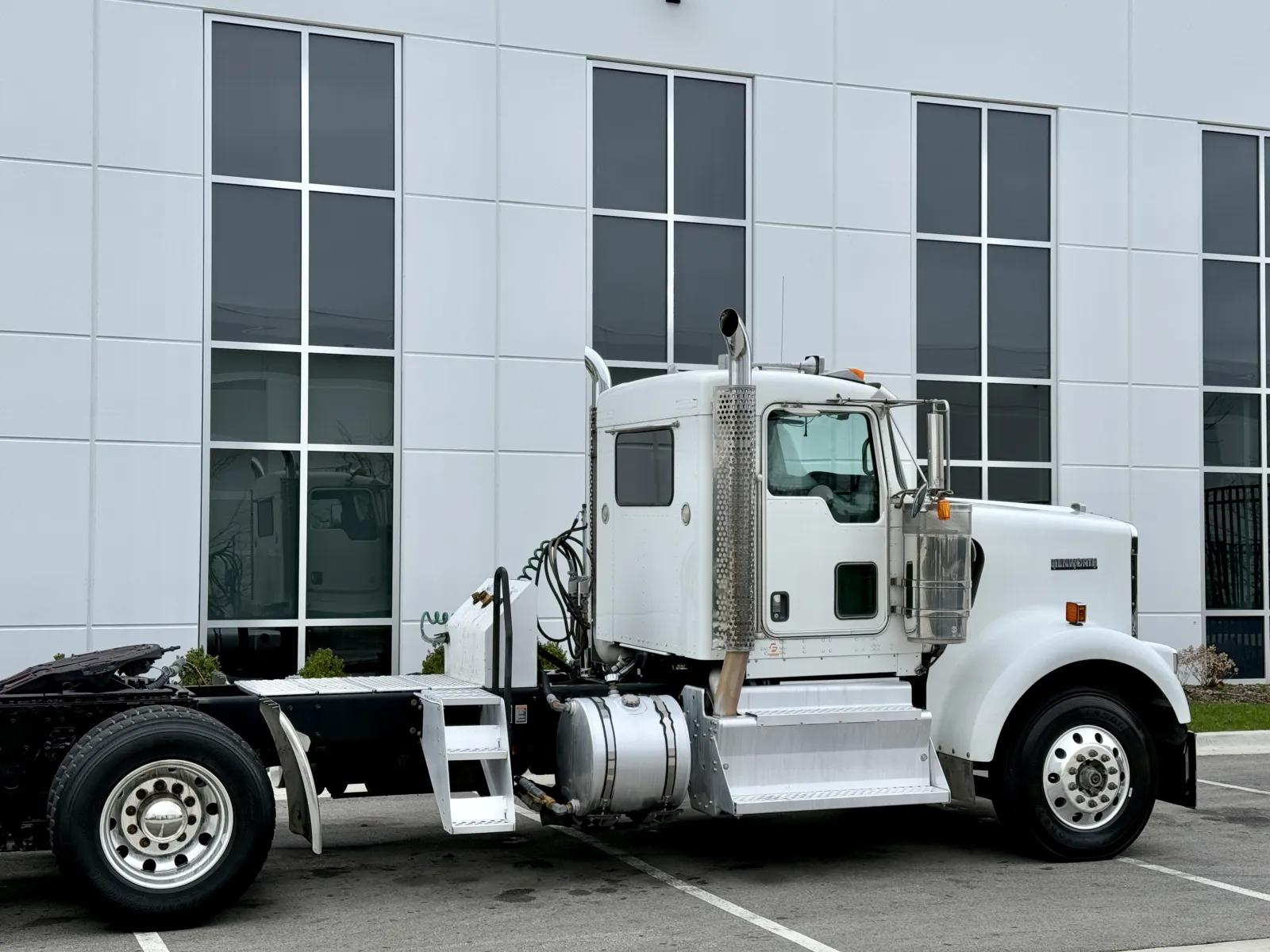 2015 Kenworth W900 in New Lenox, IL — photo 7