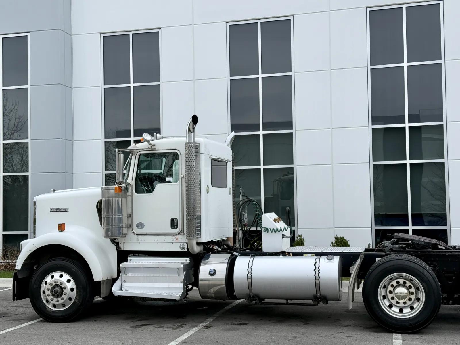 2015 Kenworth W900 in New Lenox, IL — photo 8