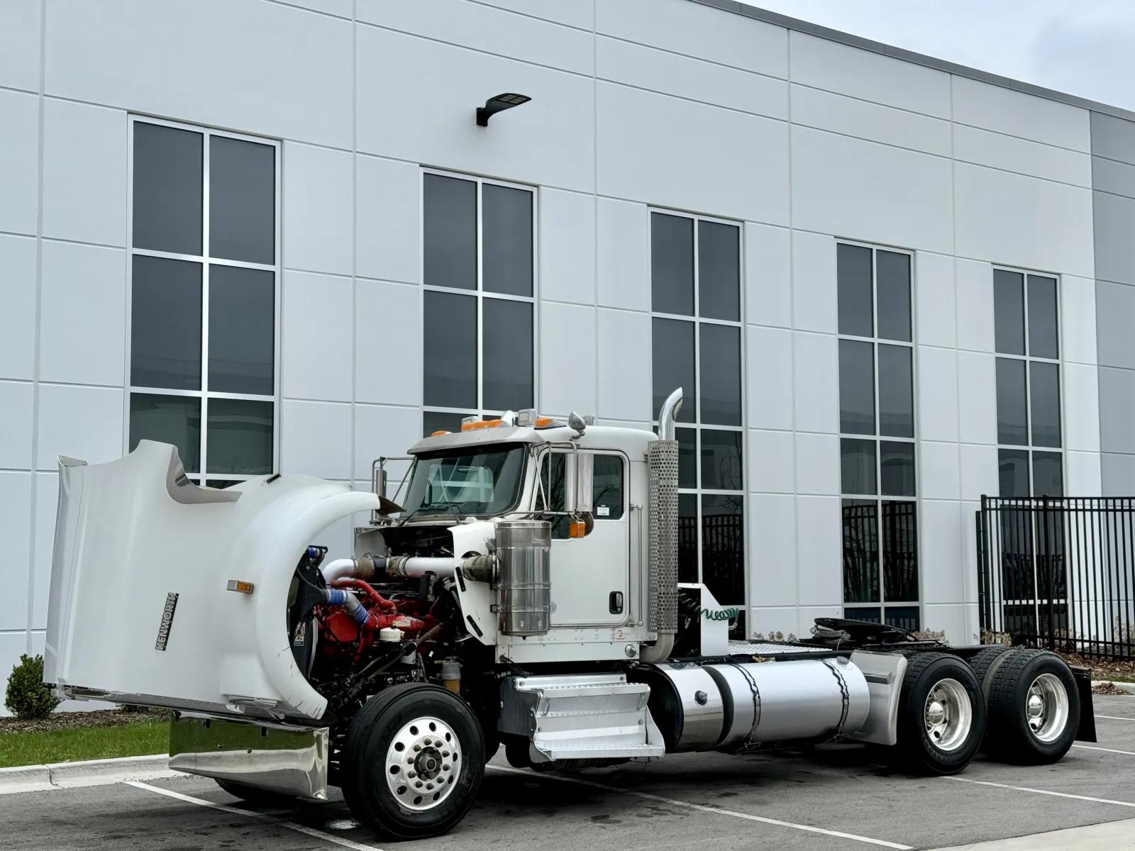 2015 Kenworth W900 in New Lenox, IL — photo 10
