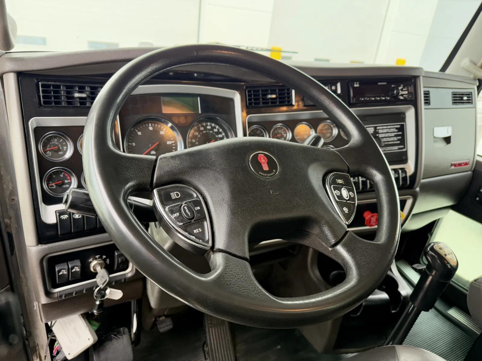 2015 Kenworth W900 in New Lenox, IL — photo 15
