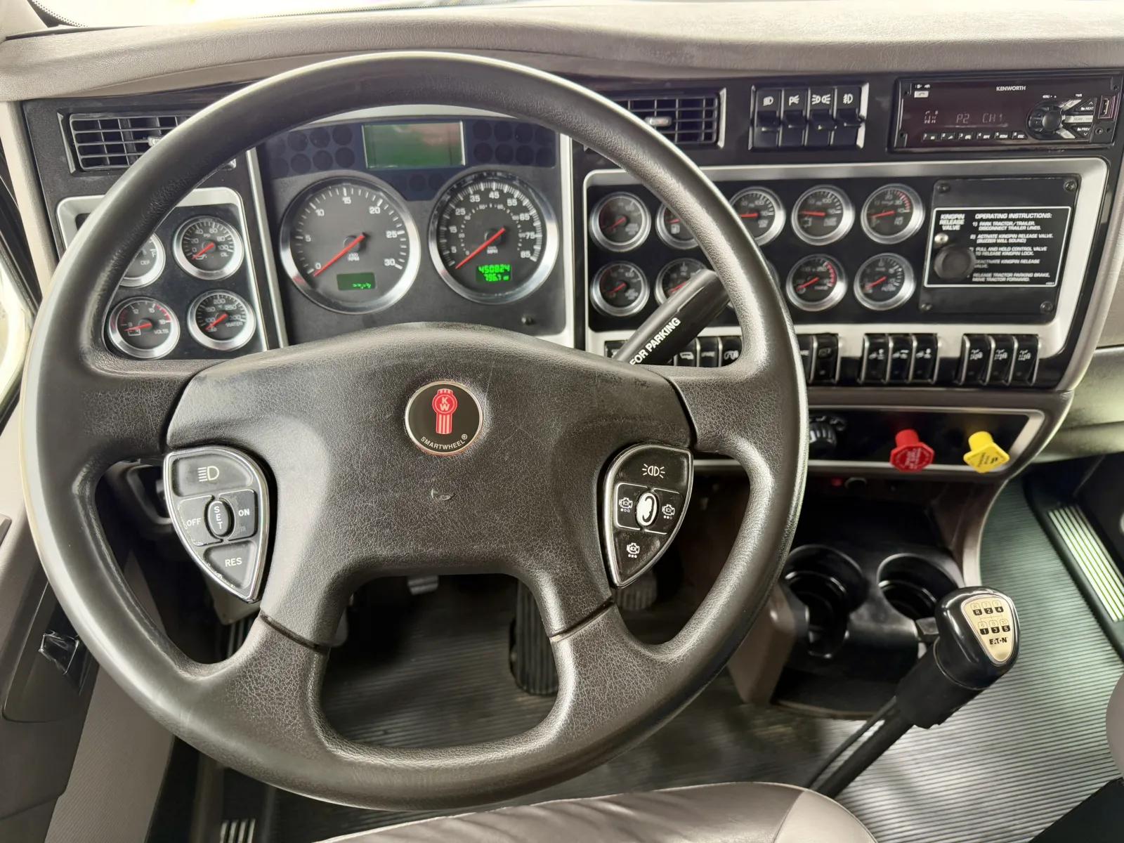 2015 Kenworth W900 in New Lenox, IL — photo 16