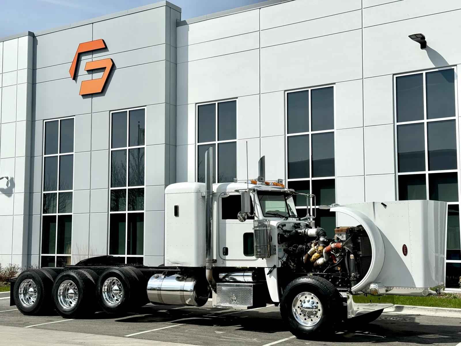 2008 Peterbilt 388 in New Lenox, IL — photo 9