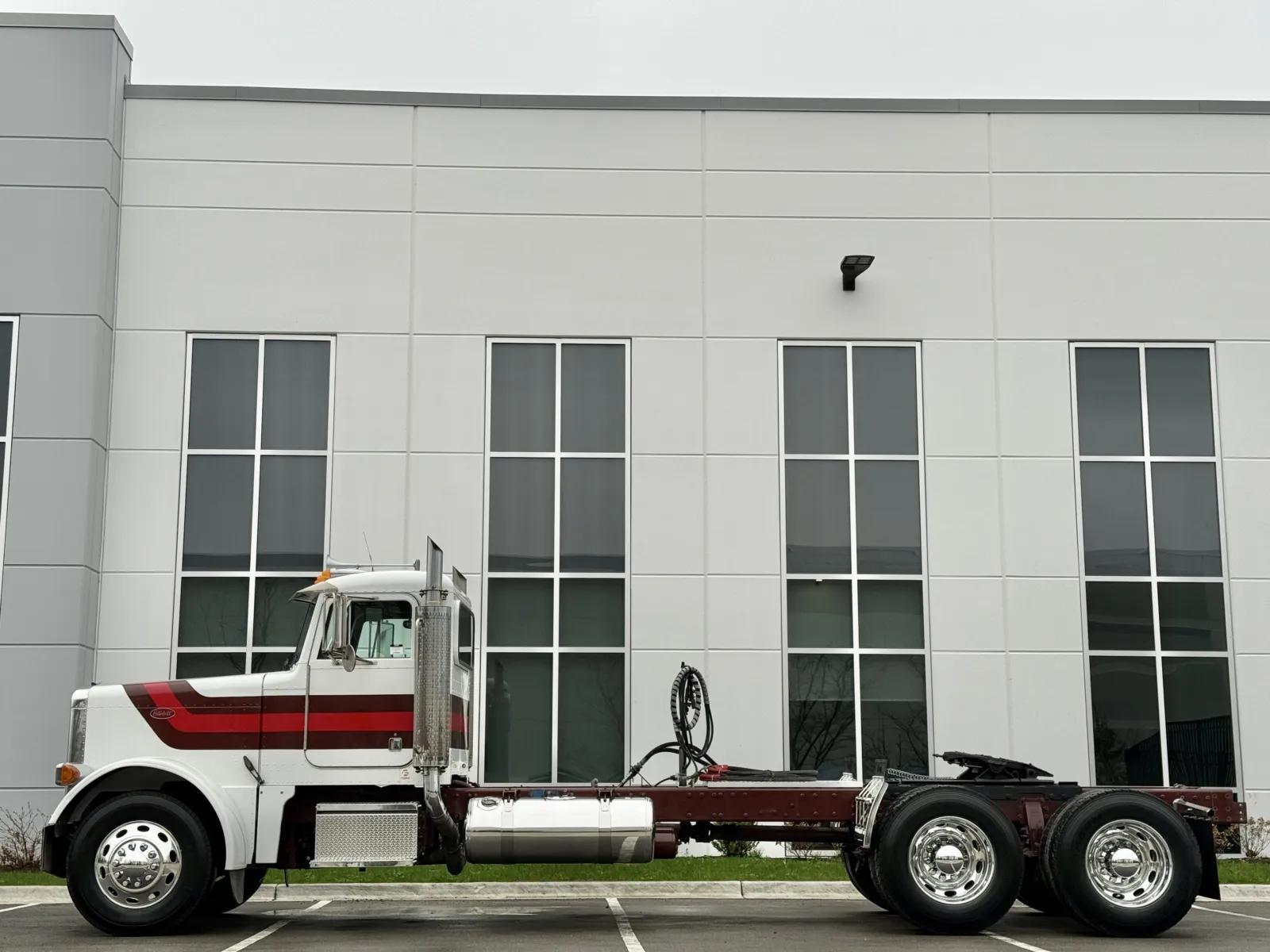 2003 Peterbilt 379 in New Lenox, IL — photo 4