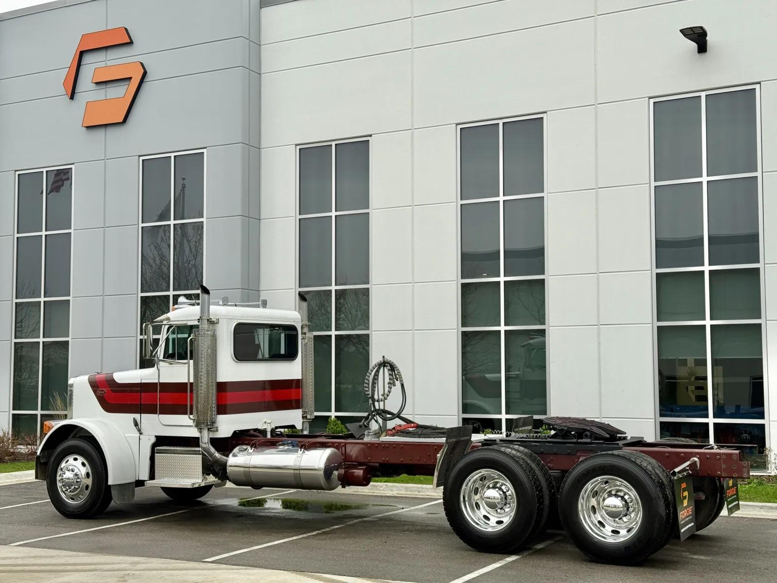 2003 Peterbilt 379 in New Lenox, IL — photo 6