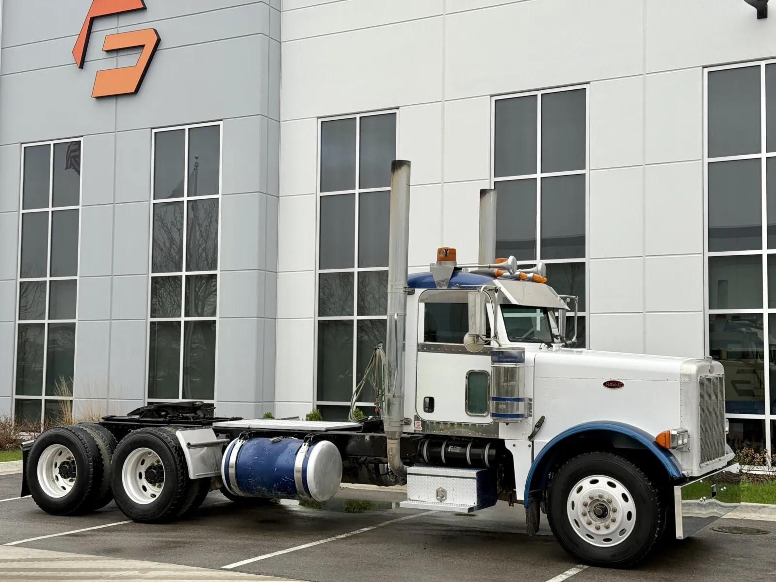2007 Peterbilt 379 in New Lenox, IL — photo 2