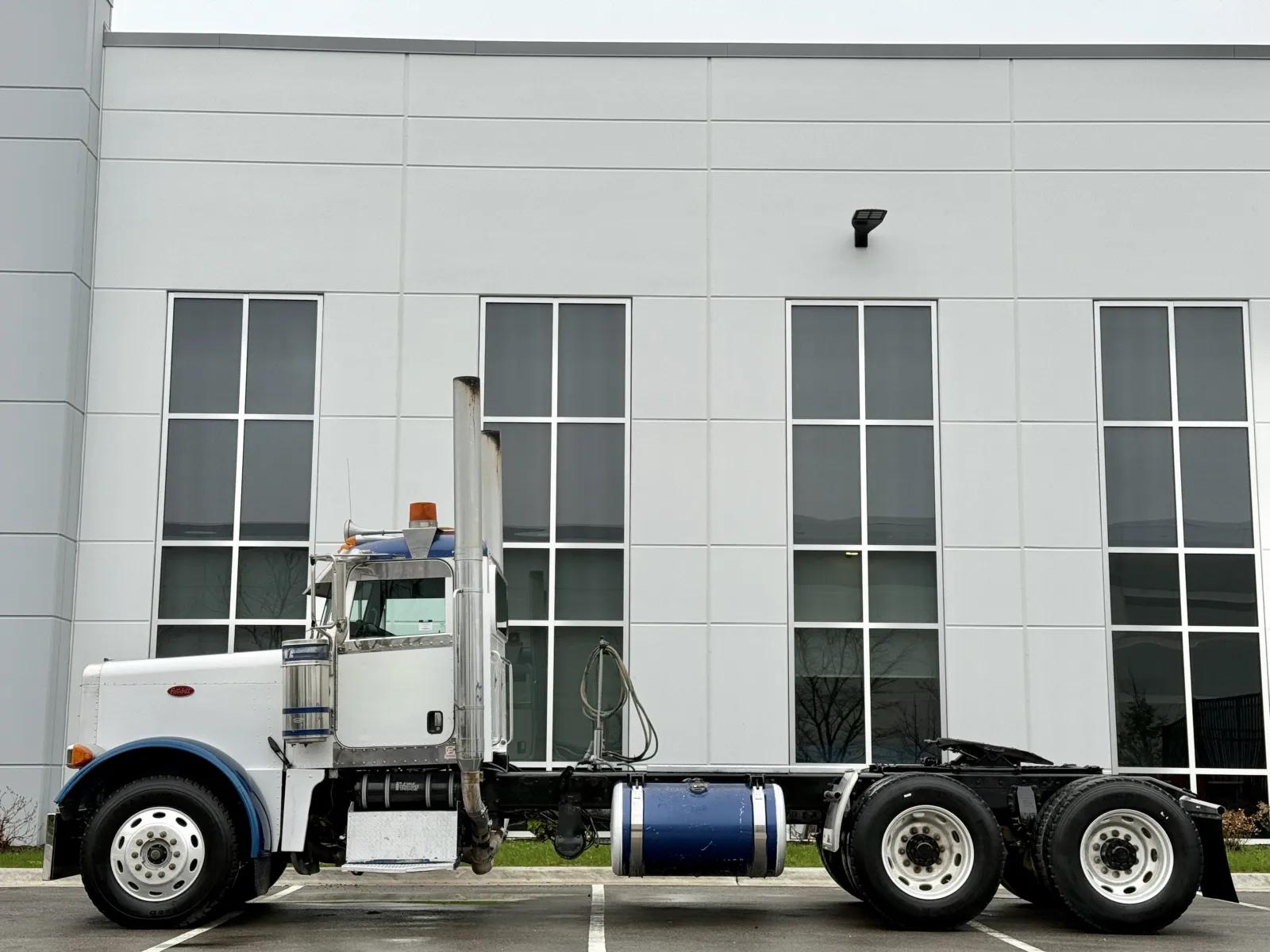 2007 Peterbilt 379 in New Lenox, IL — photo 4