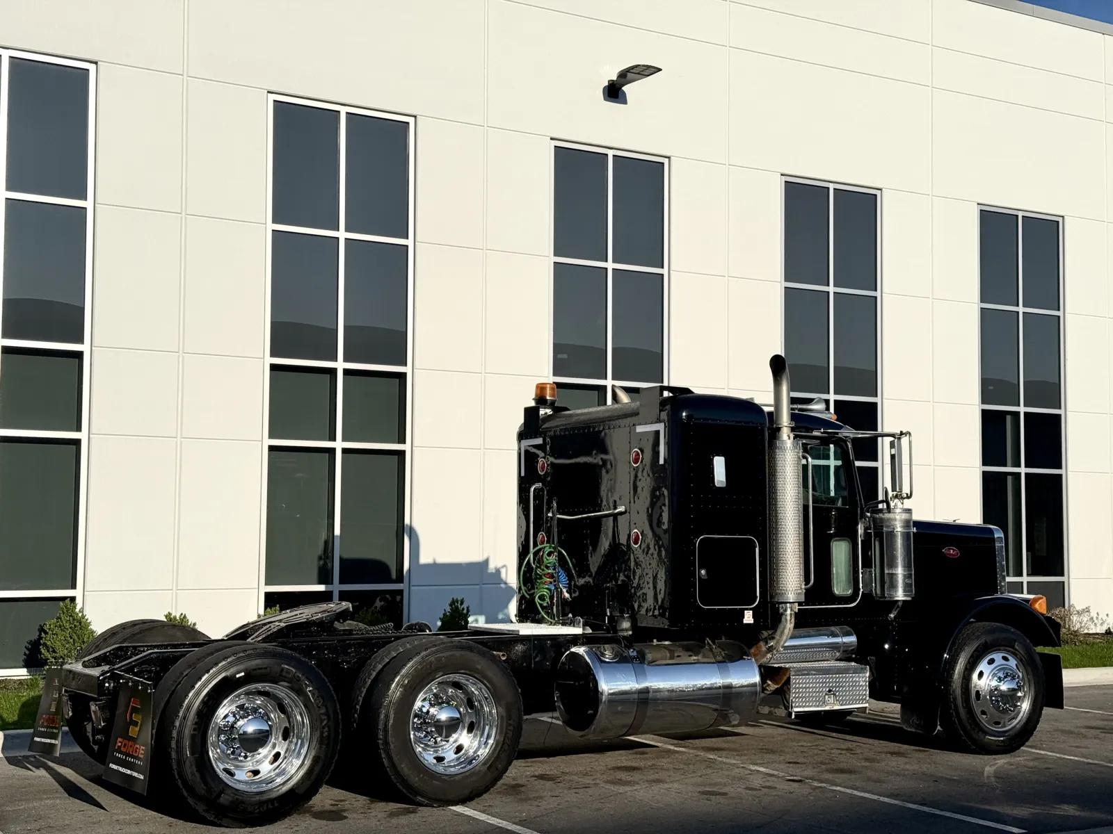 2007 Peterbilt 379 in New Lenox, IL — photo 5