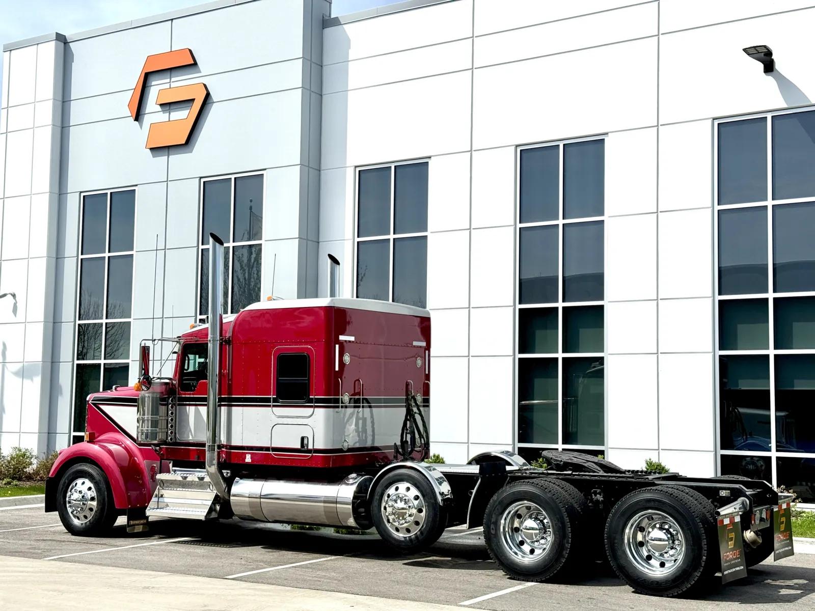 2016 Kenworth W900 in New Lenox, IL — photo 6