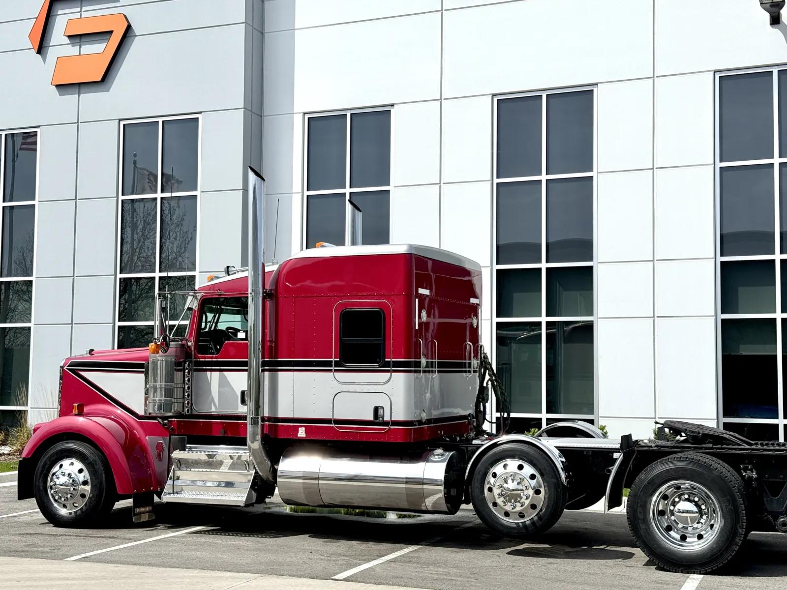 2016 Kenworth W900 in New Lenox, IL — photo 8