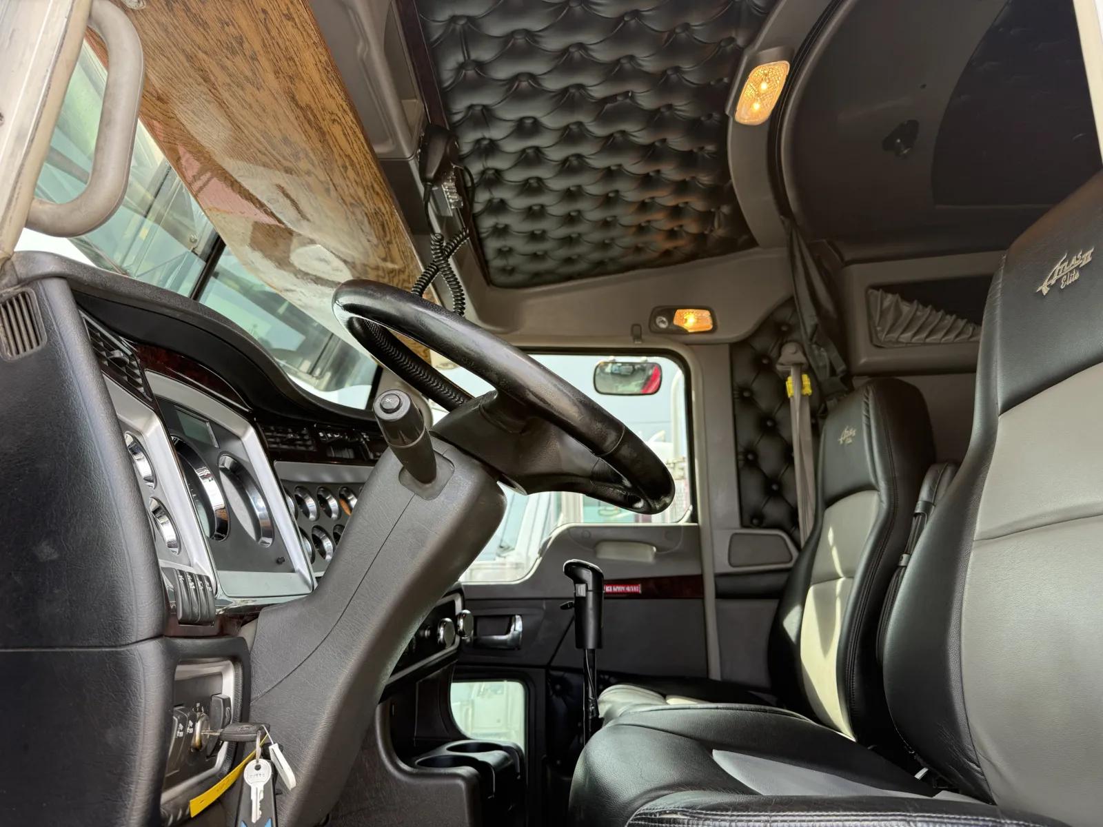 2016 Kenworth W900 in New Lenox, IL — photo 14